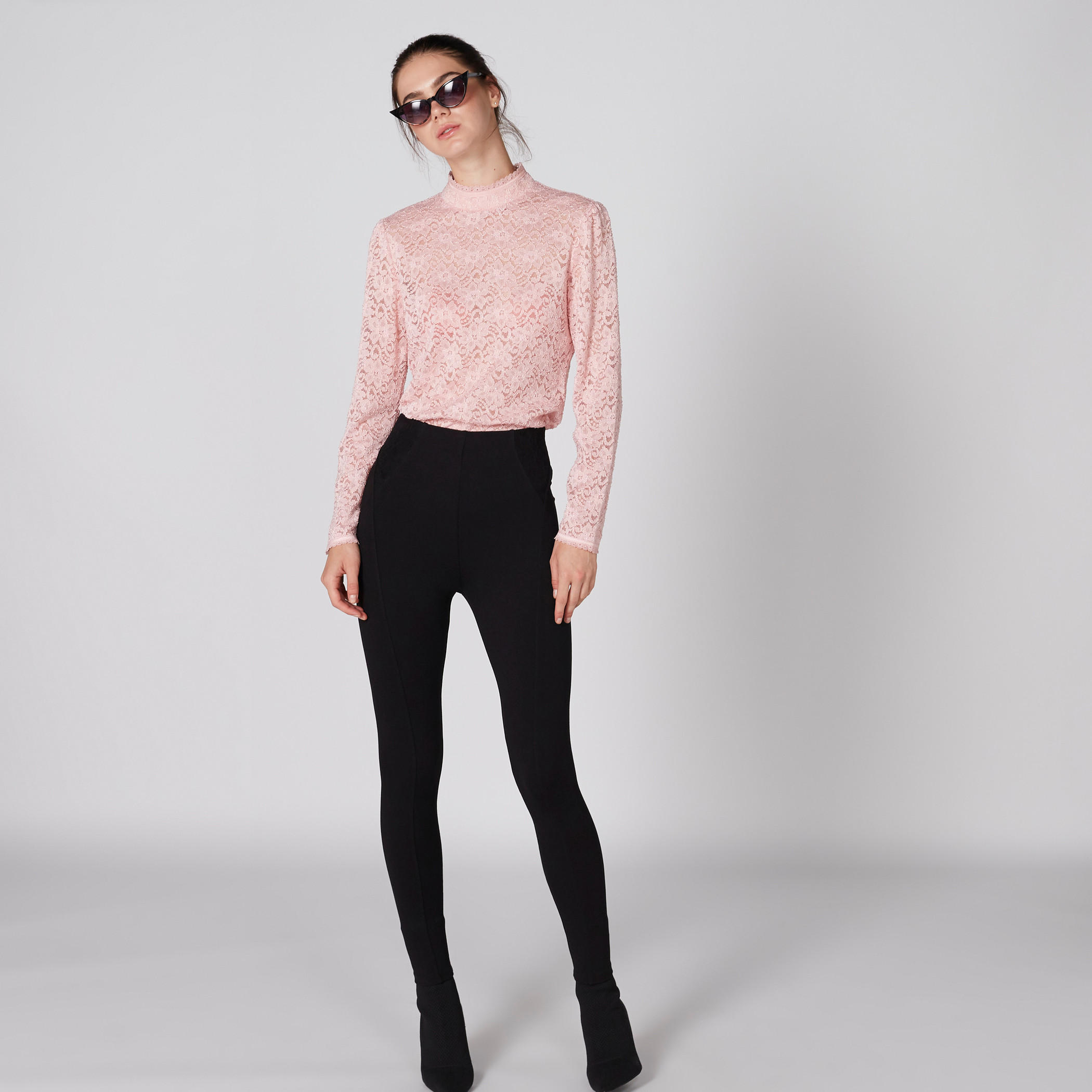بلوزة دانتيل بياقة عالية وأكمام طويلة-women-clothing-shirtsandblouses-blouses-image-3