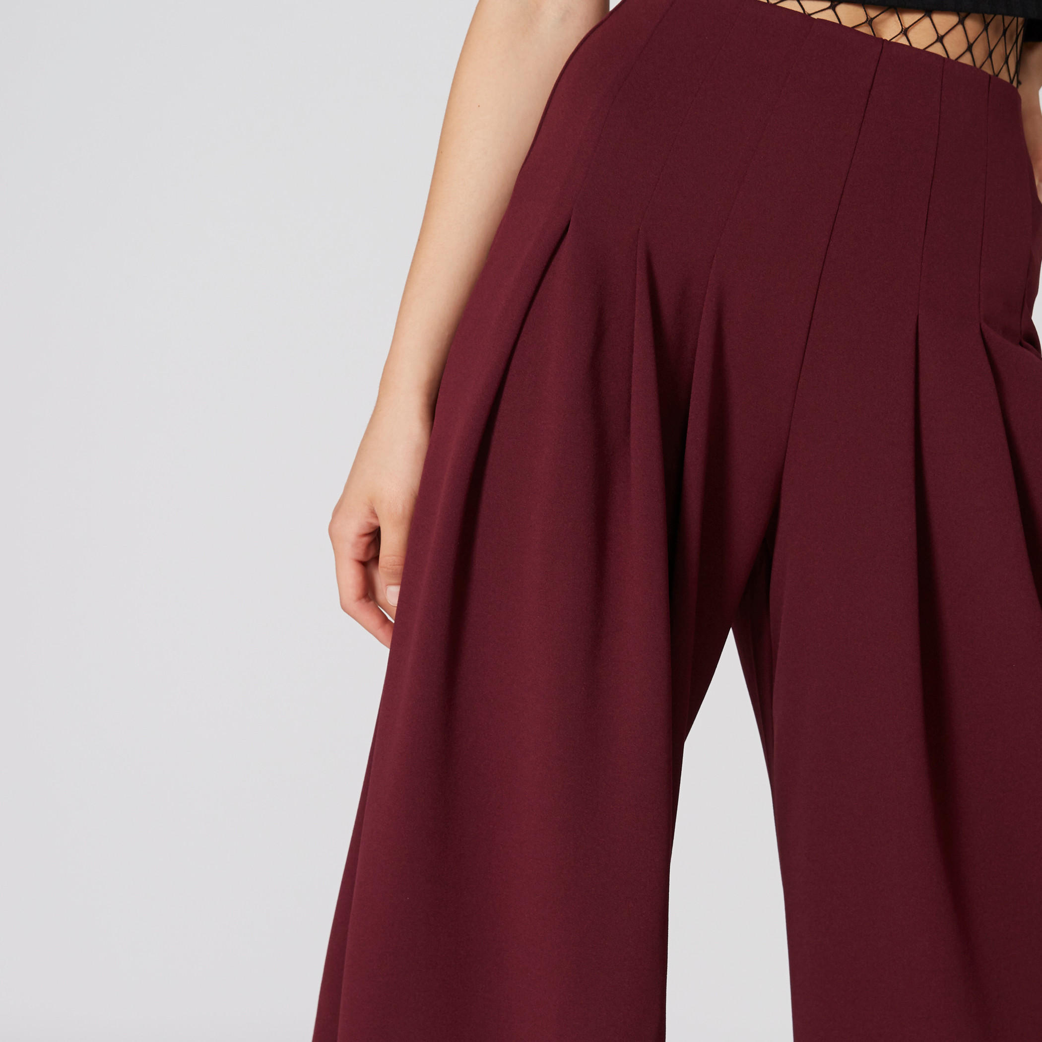 بنطال واسع الساقين بخصر مطّاطي وكشكش-women-clothing-bottoms-trousers-image-5