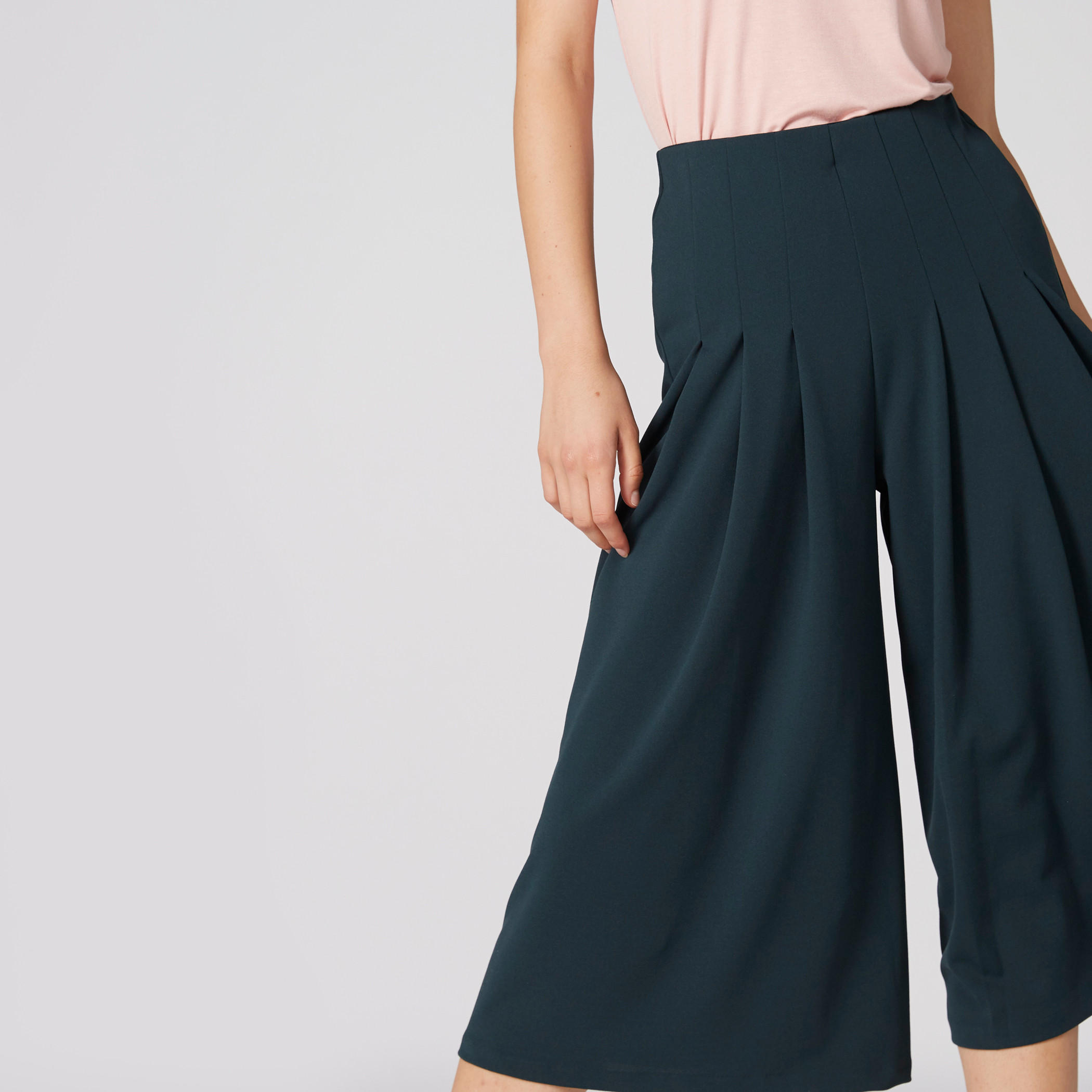 بنطال واسع الساقين بكشكش وخصر مطّاطي وجيوب-women-clothing-bottoms-trousers-image-4