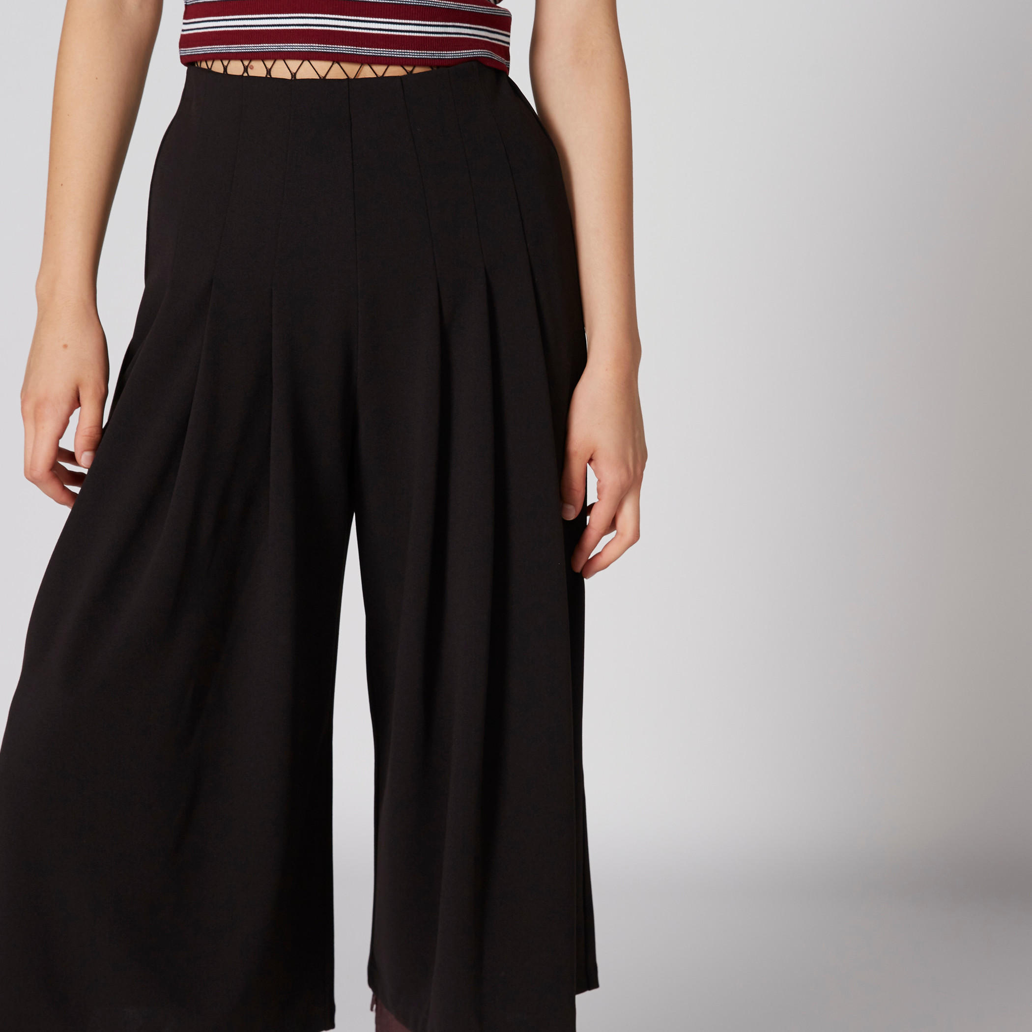 بنطال واسع الساقين بجيوب وطيّات-women-clothing-bottoms-trousers-image-3
