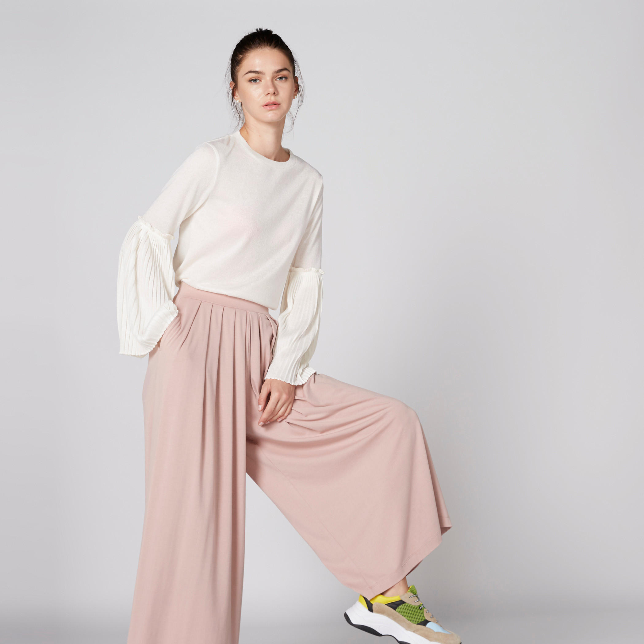 بلوزة بياقة مستديرة وأكمام كشكش-women-clothing-shirtsandblouses-blouses-image-1