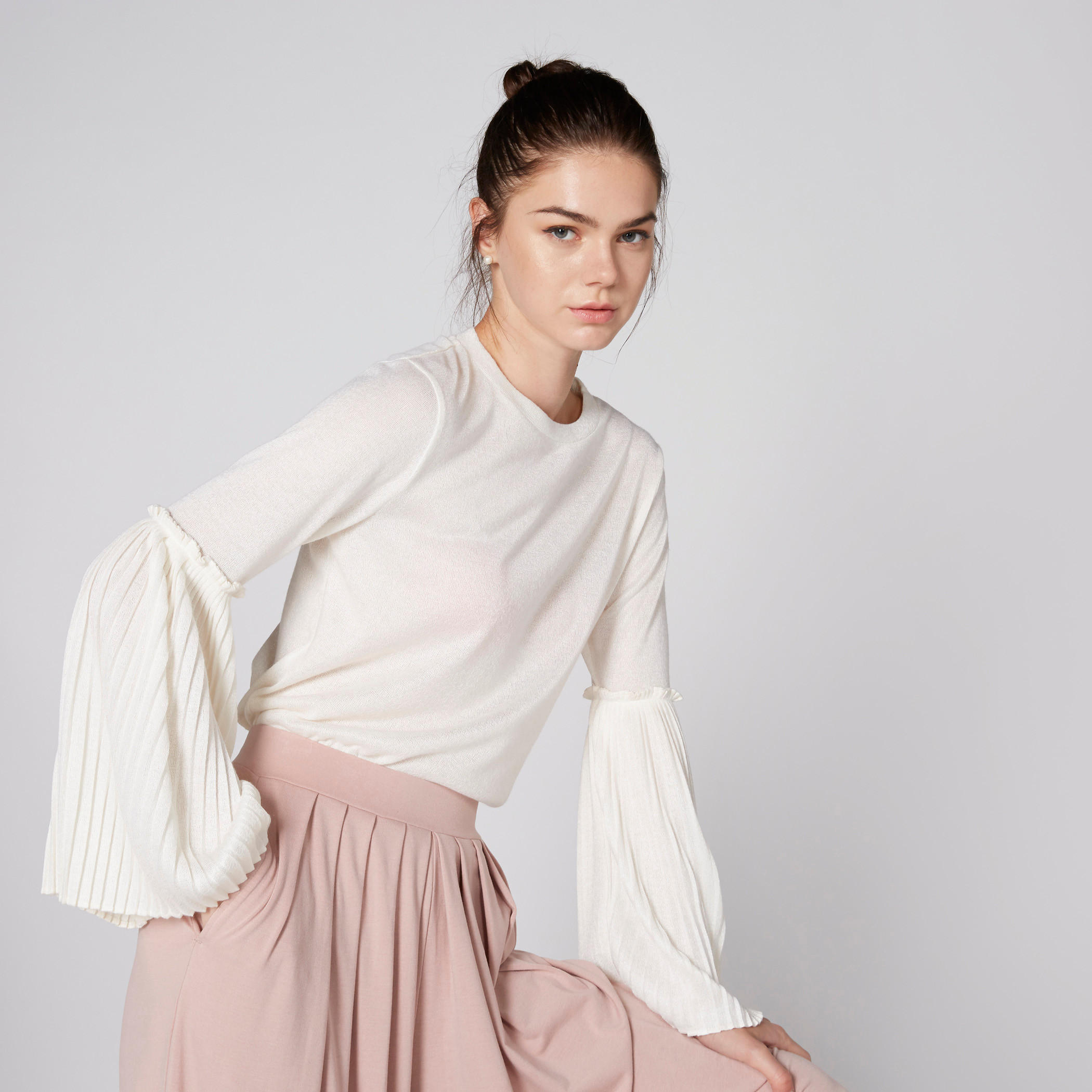 بلوزة بياقة مستديرة وأكمام كشكش-women-clothing-shirtsandblouses-blouses-image-3