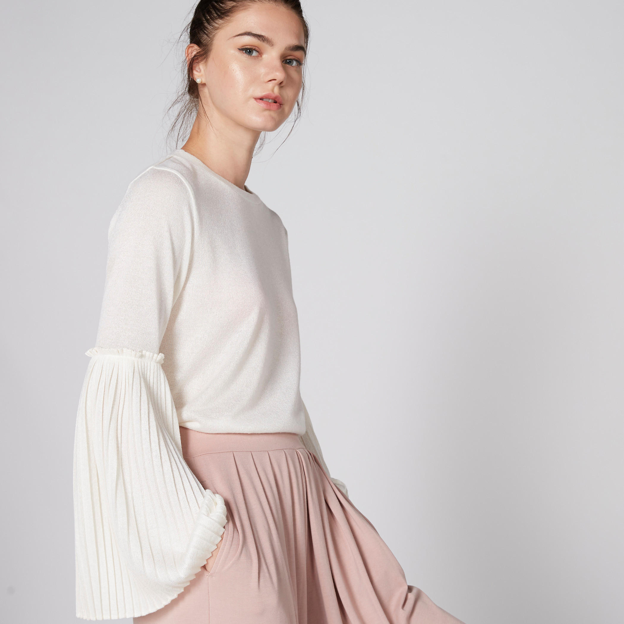 بلوزة بياقة مستديرة وأكمام كشكش-women-clothing-shirtsandblouses-blouses-image-4