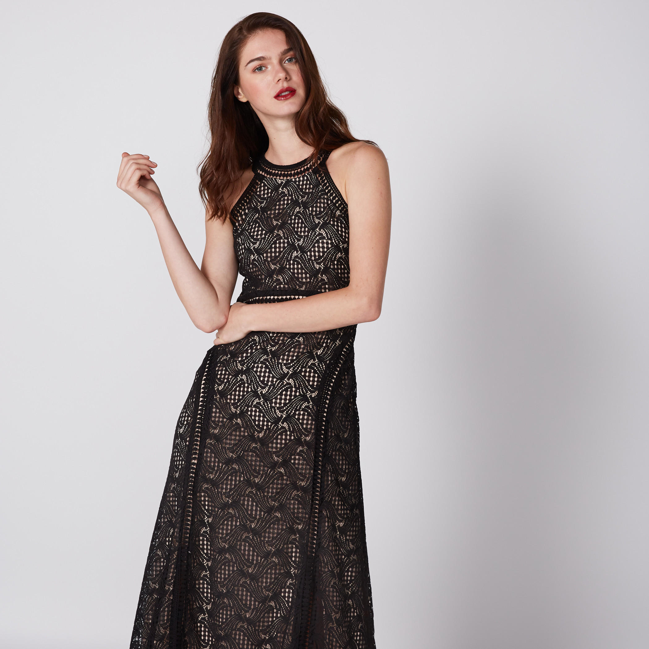 فستان طويل بياقة هالتر وتطريز دانتيل وفتحة-women-clothing-dresses-image-1