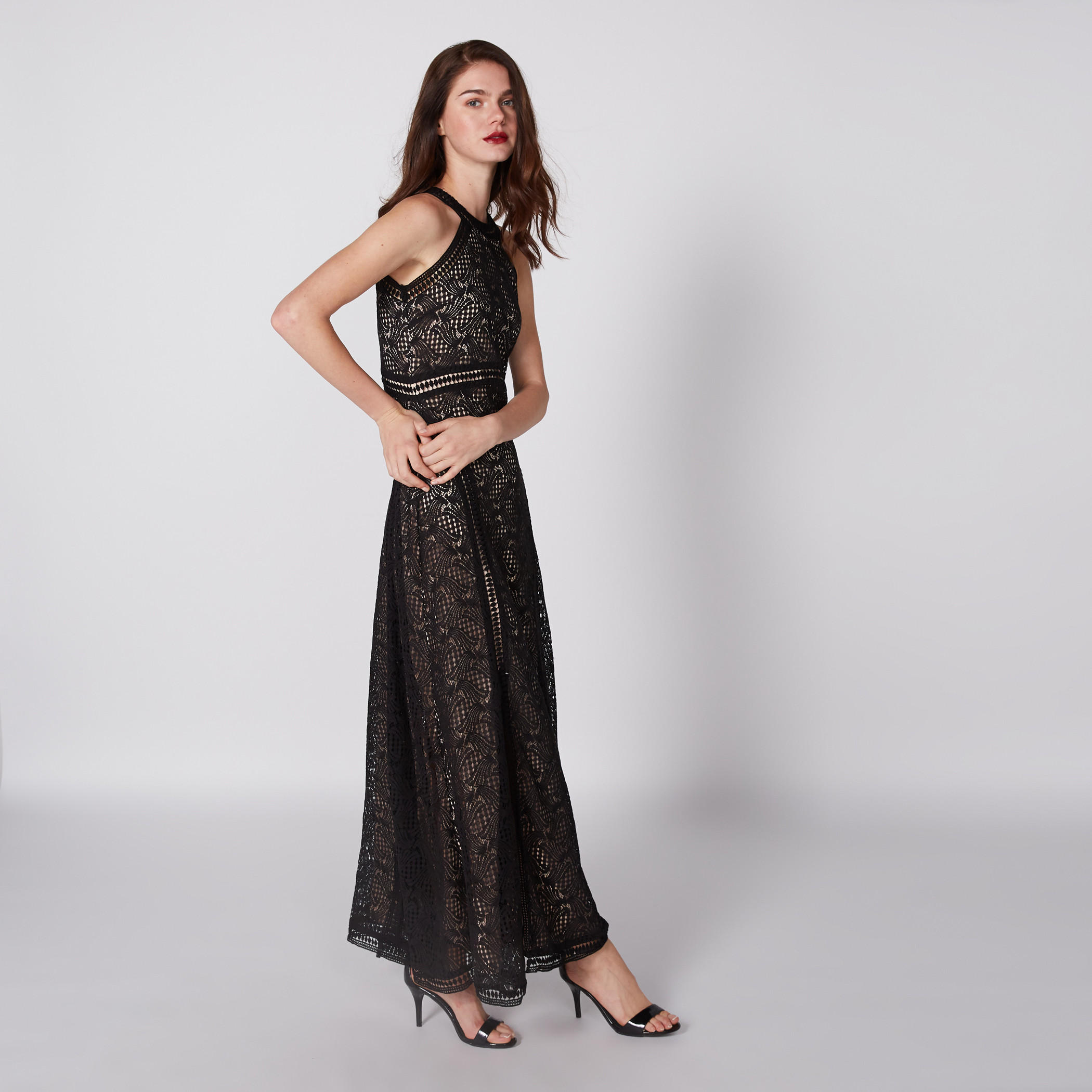 فستان طويل بياقة هالتر وتطريز دانتيل وفتحة-women-clothing-dresses-image-2