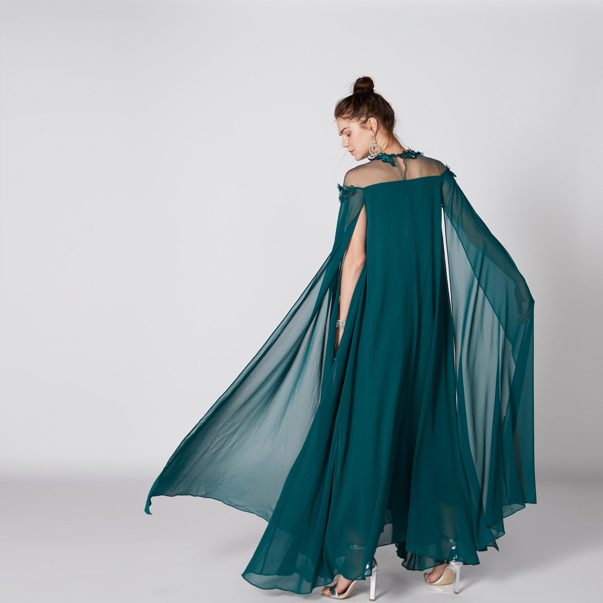 فستان طويل بأكمام واسعة وتفاصيل دانتيل-women-clothing-dresses-image-2