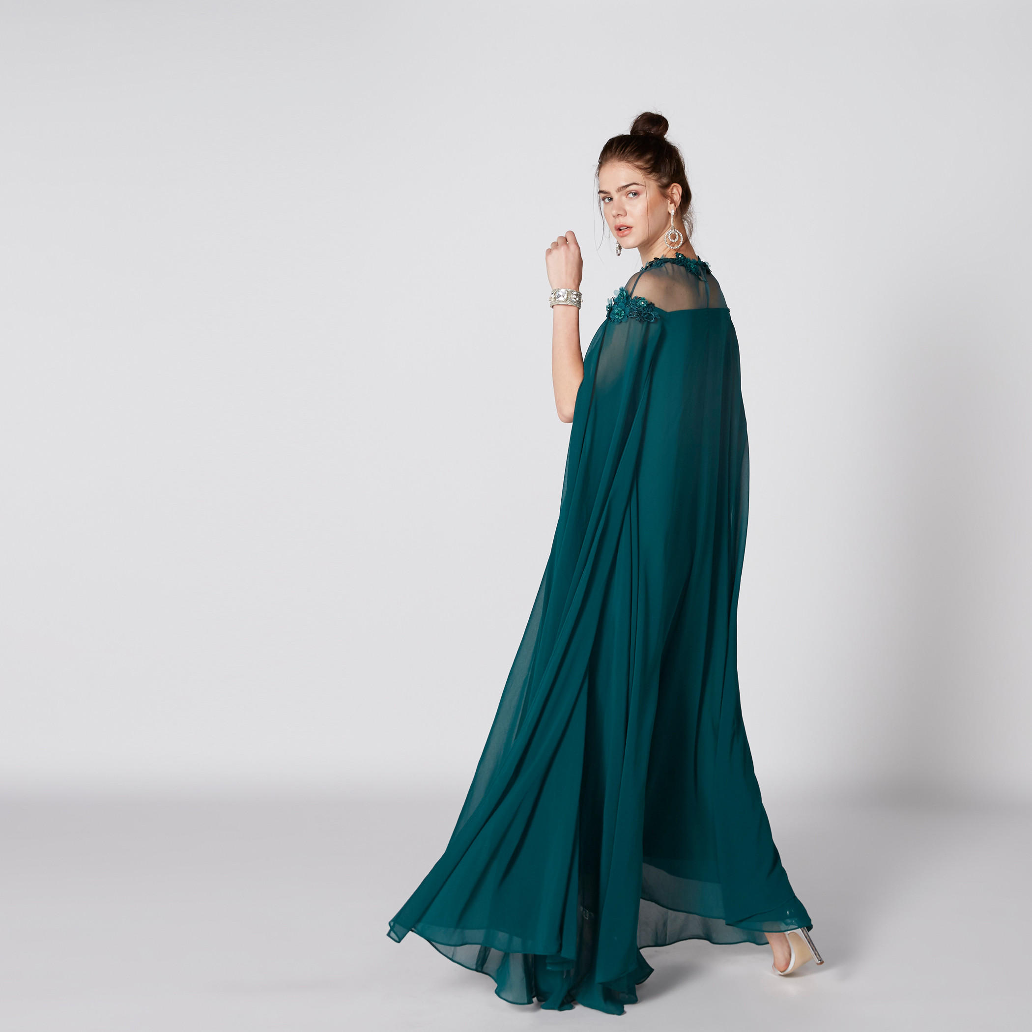 فستان طويل بأكمام واسعة وتفاصيل دانتيل-women-clothing-dresses-image-3