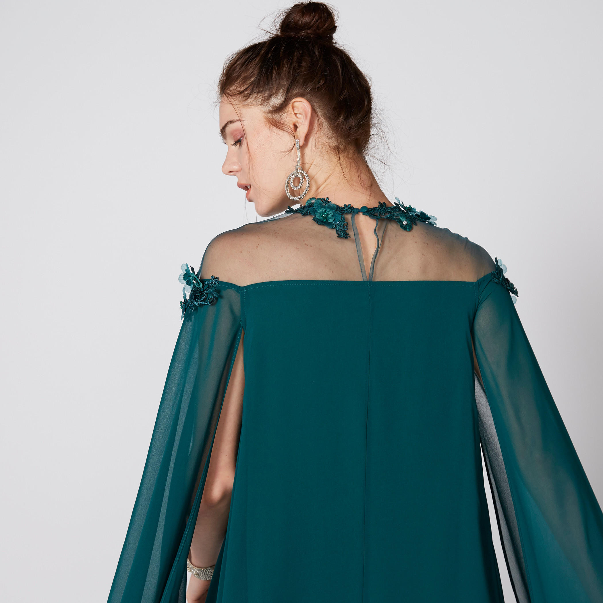 فستان طويل بأكمام واسعة وتفاصيل دانتيل-women-clothing-dresses-image-4