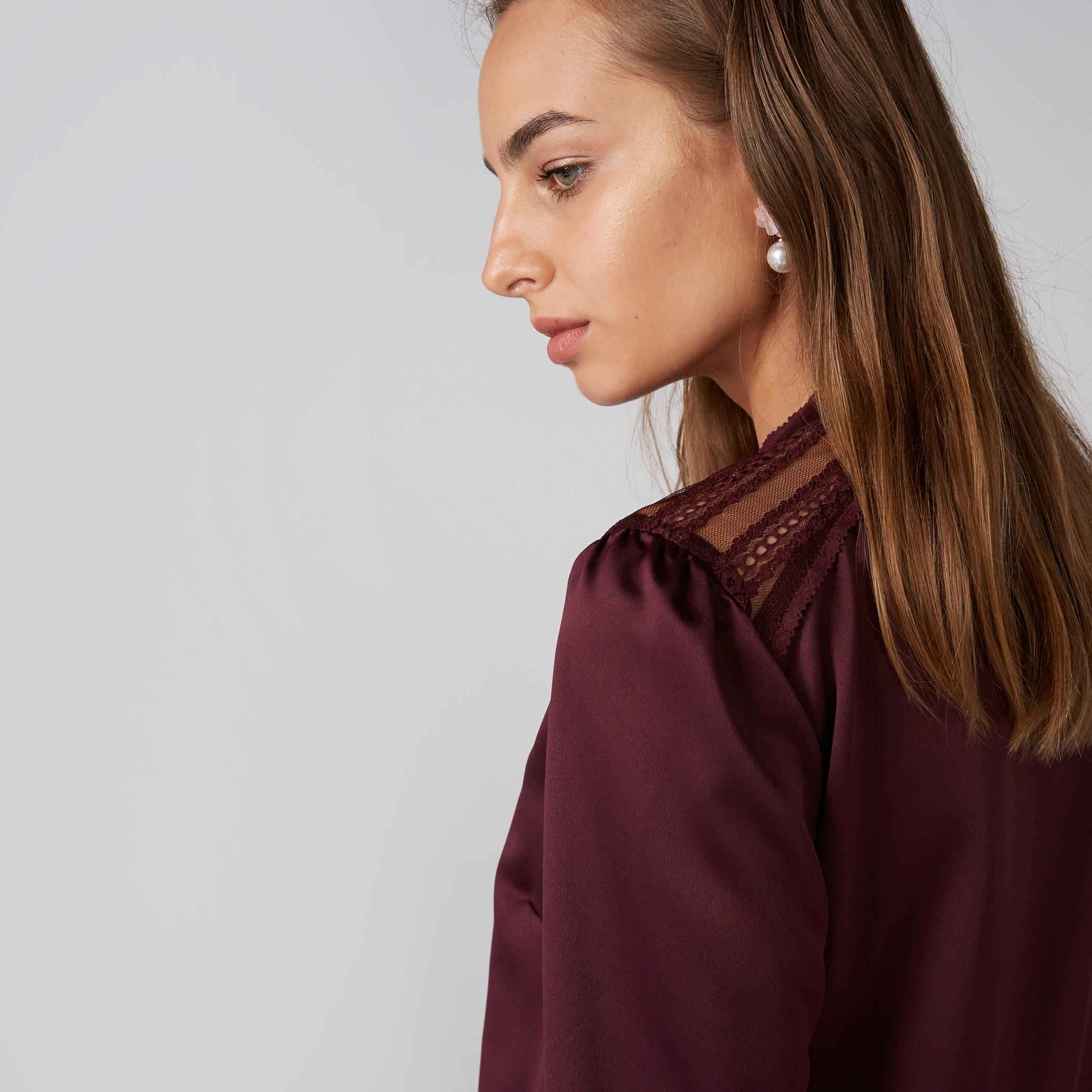 قميص بياقة ماندارين ووصلة أزرار مخفية وتفاصيل دانتيل-women-clothing-shirtsandblouses-shirts-image-4