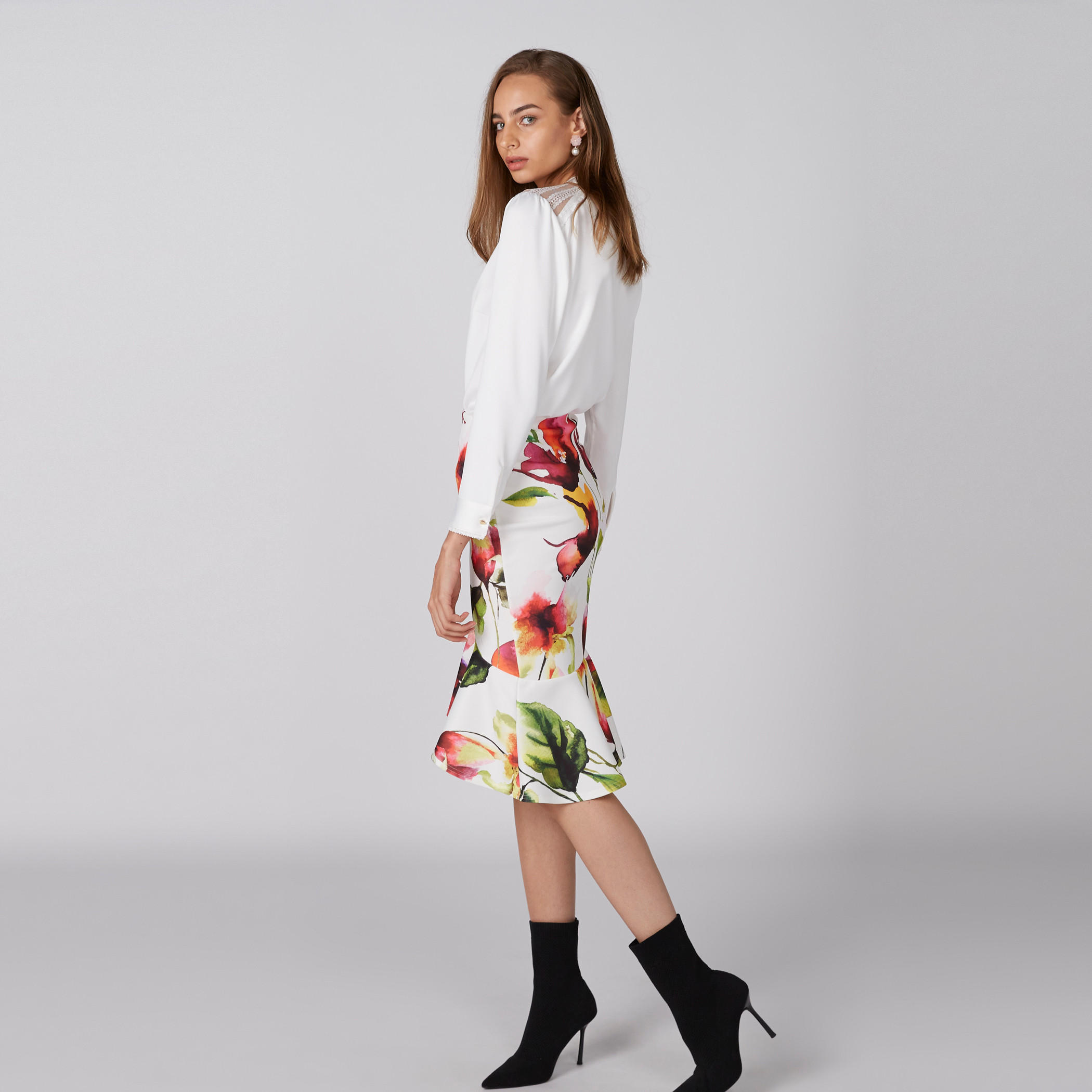 قميص بياقة ماندارين ووصلة أزرار مخفية وتفاصيل دانتيل-women-clothing-shirtsandblouses-shirts-image-3