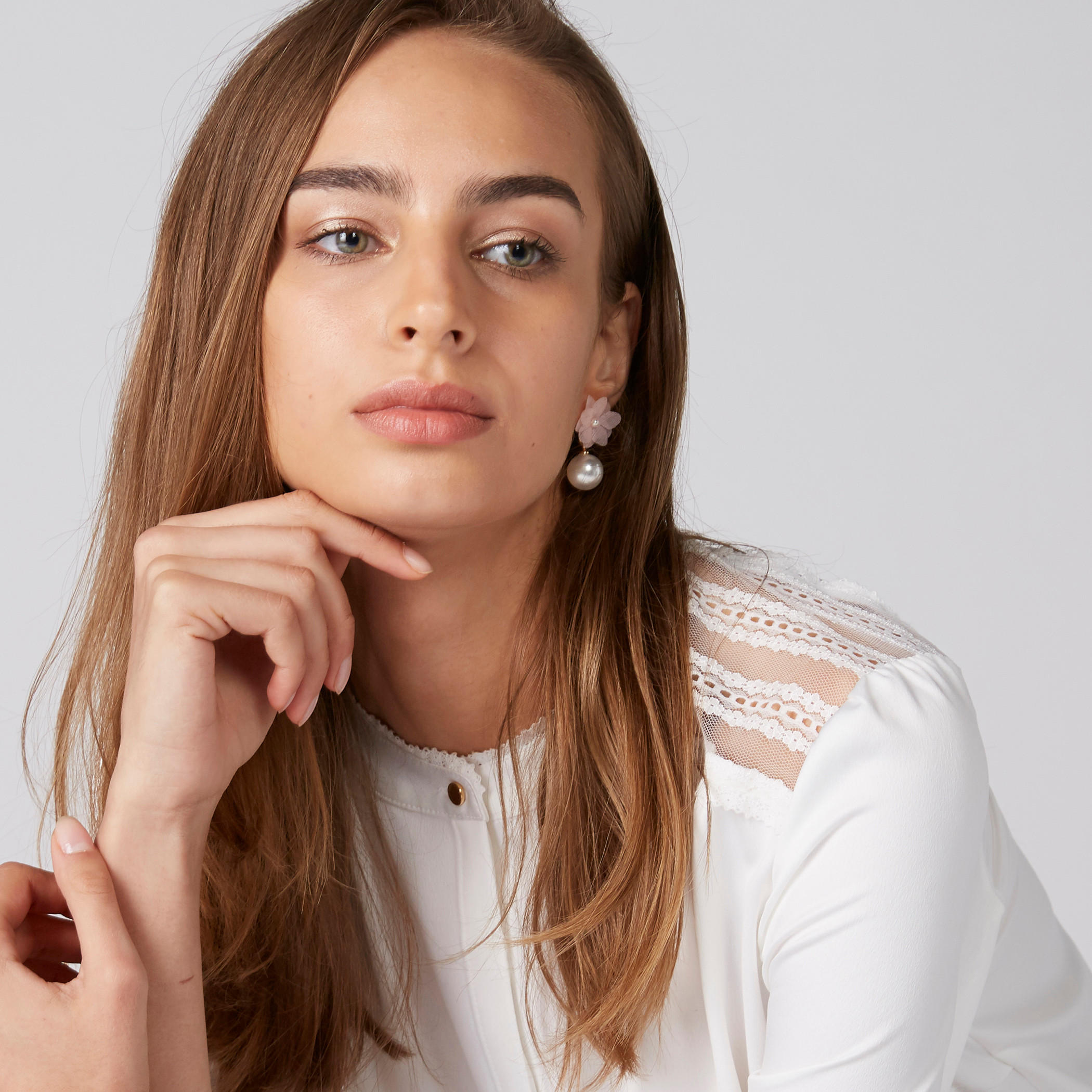 قميص بياقة ماندارين ووصلة أزرار مخفية وتفاصيل دانتيل-women-clothing-shirtsandblouses-shirts-image-5