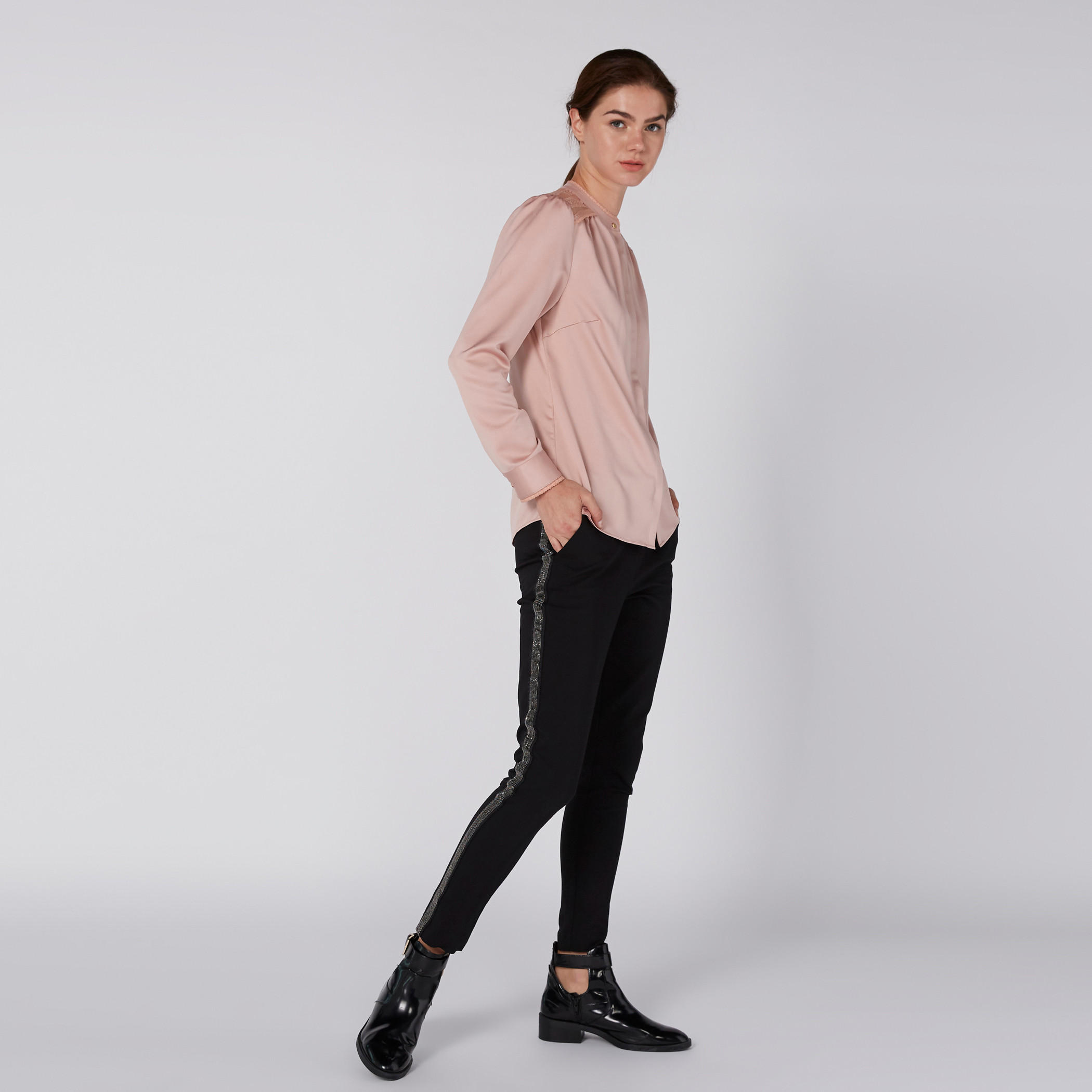 قميص بياقة ماندارين وتفاصيل دانتيل وأكمام طويلة-women-clothing-shirtsandblouses-shirts-image-5