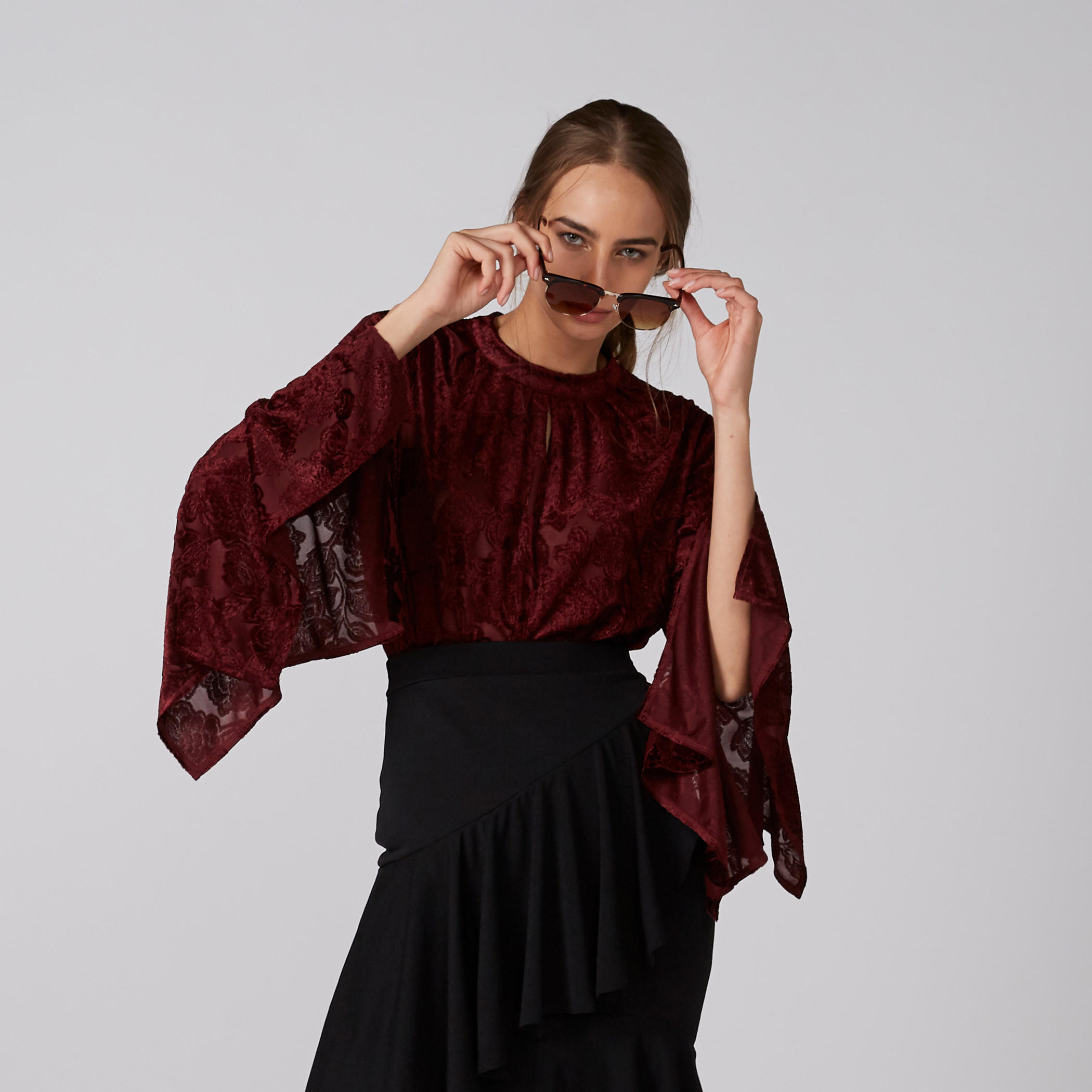 بلوزة بارزة الملمس بياقة مستديرة وأكمام واسعة-women-clothing-shirtsandblouses-blouses-image-2