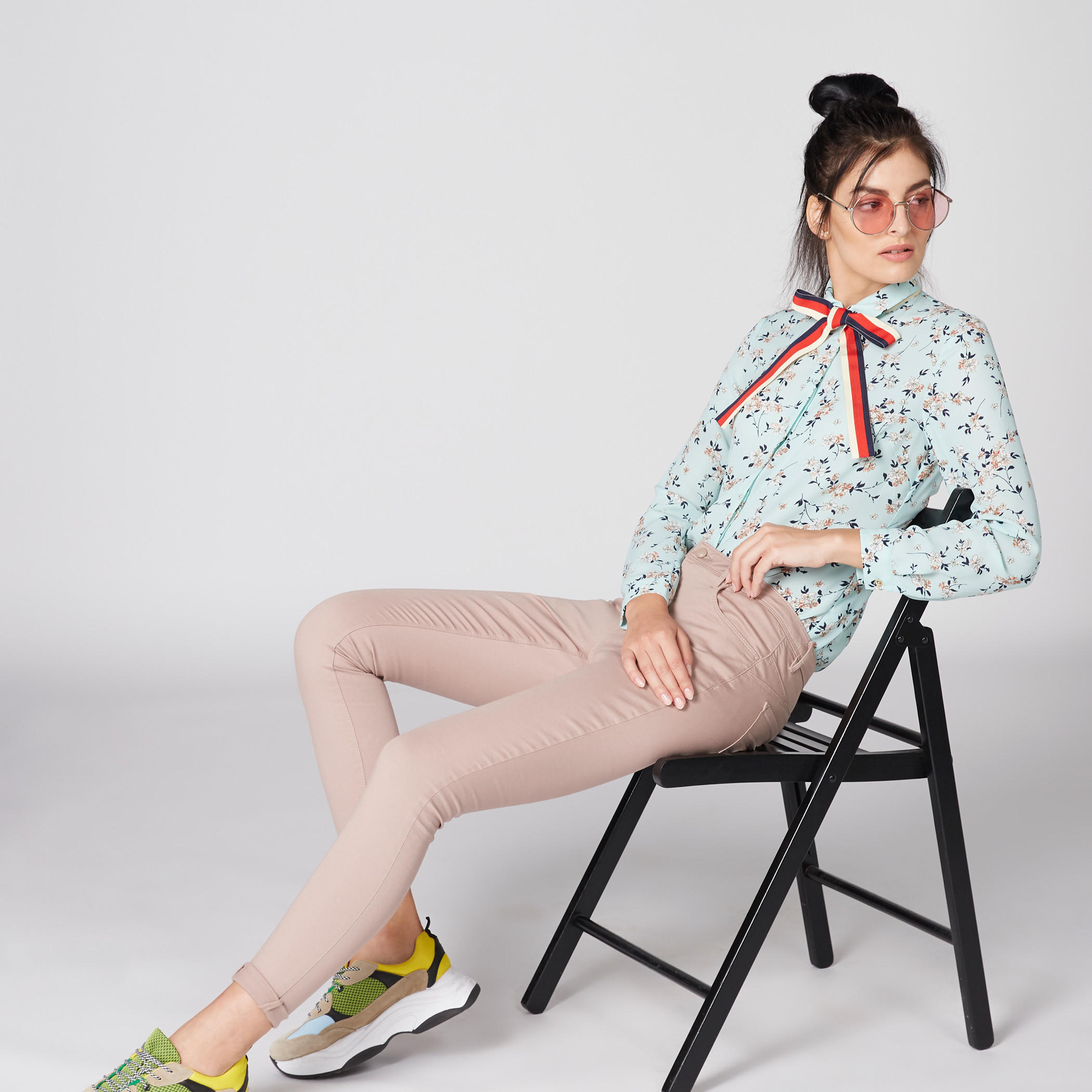 قميص بأكمام طويلة ووصلة أزرار مخفية وطبعات زهرية-women-clothing-shirtsandblouses-shirts-image-1