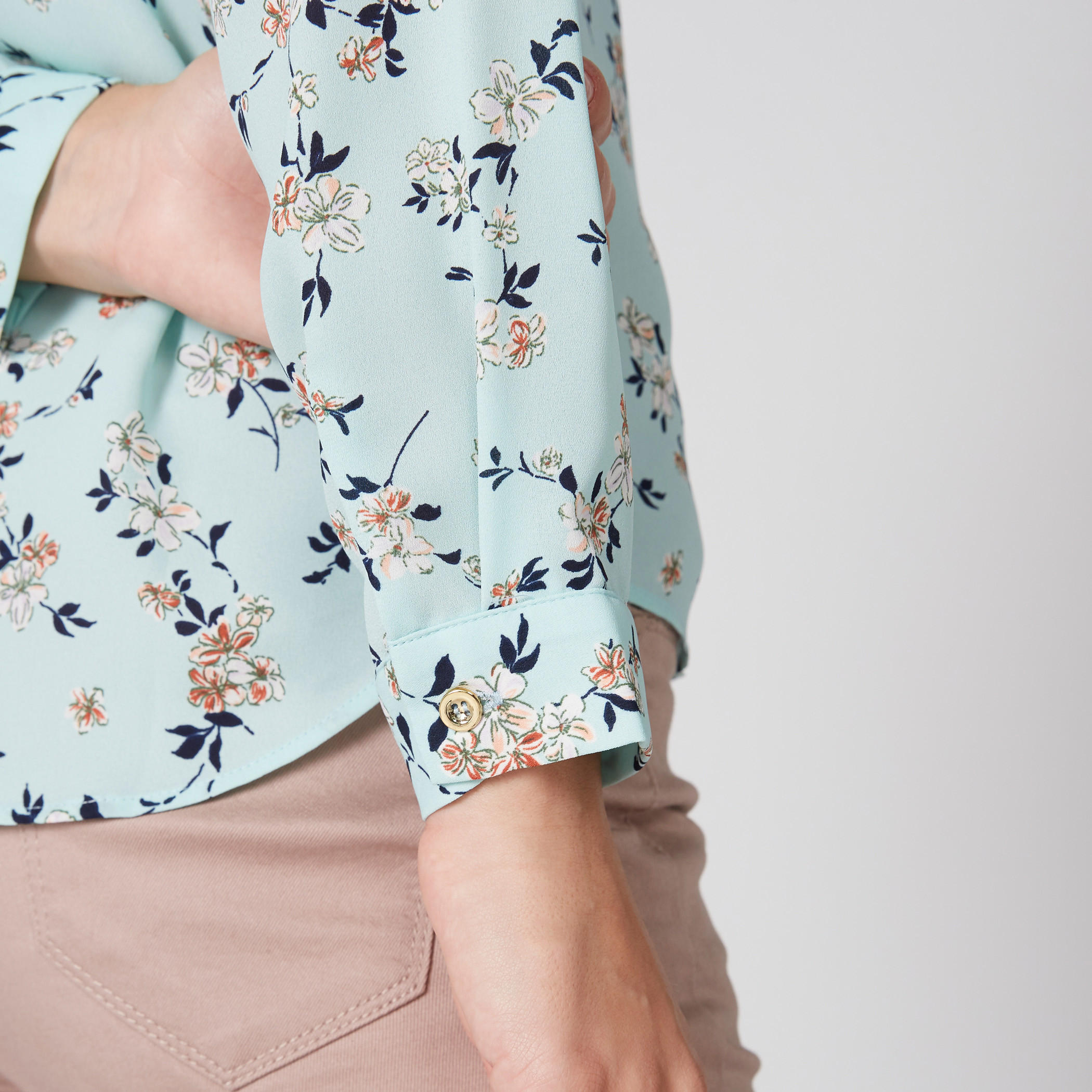 قميص بأكمام طويلة ووصلة أزرار مخفية وطبعات زهرية-women-clothing-shirtsandblouses-shirts-image-4