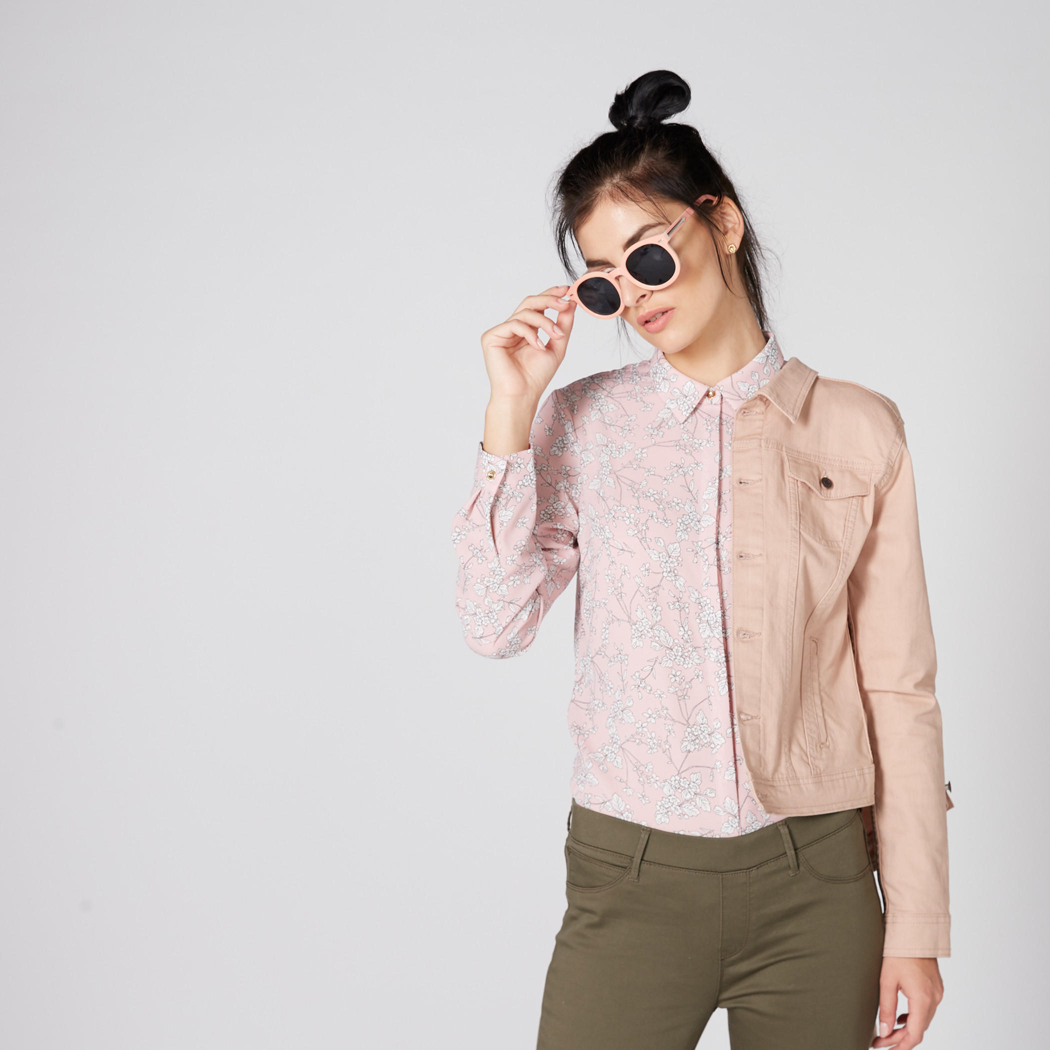 قميص بأكمام طويلة ووصلة أزرار مخفية وطبعات زهرية-women-clothing-shirtsandblouses-shirts-image-1