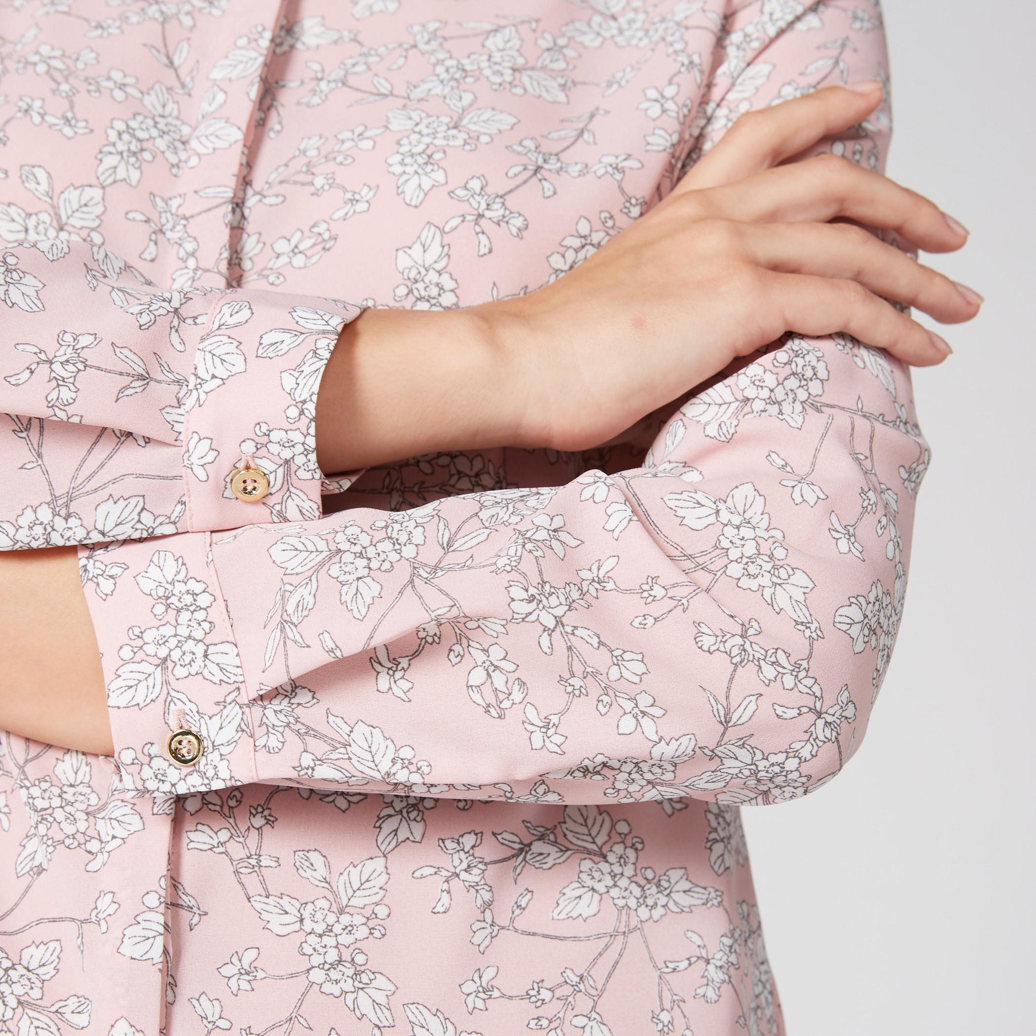 قميص بأكمام طويلة ووصلة أزرار مخفية وطبعات زهرية-women-clothing-shirtsandblouses-shirts-image-4