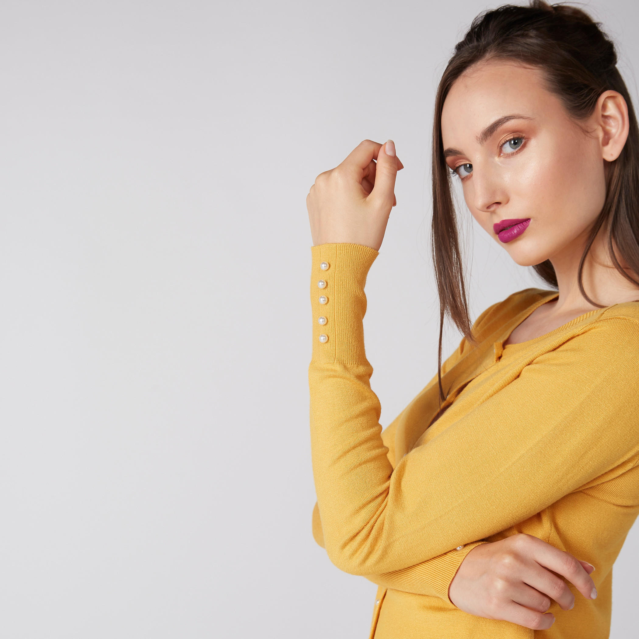 كارديجان مزيّن بياقة مستديرة وأكمام طويلة وأزرار-women-winterwear-cardigansandjumpers-cardigans-image-3