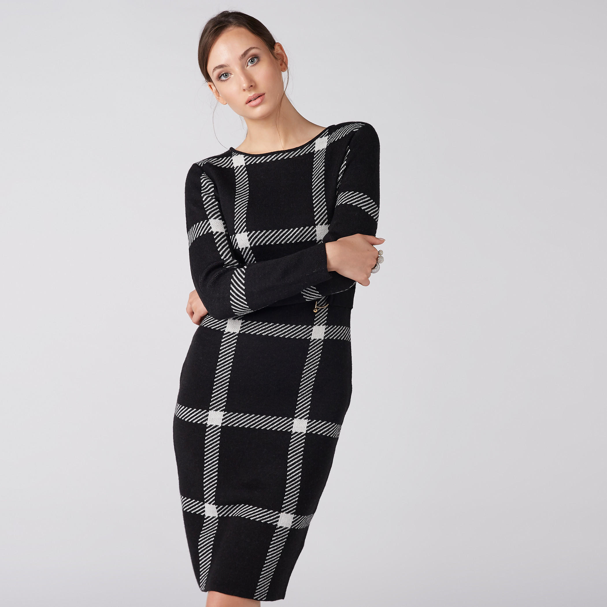 Chequered Midi Bodycon Dress with Zip Closure and Long Sleeves-women-clothing-dresses-image-1