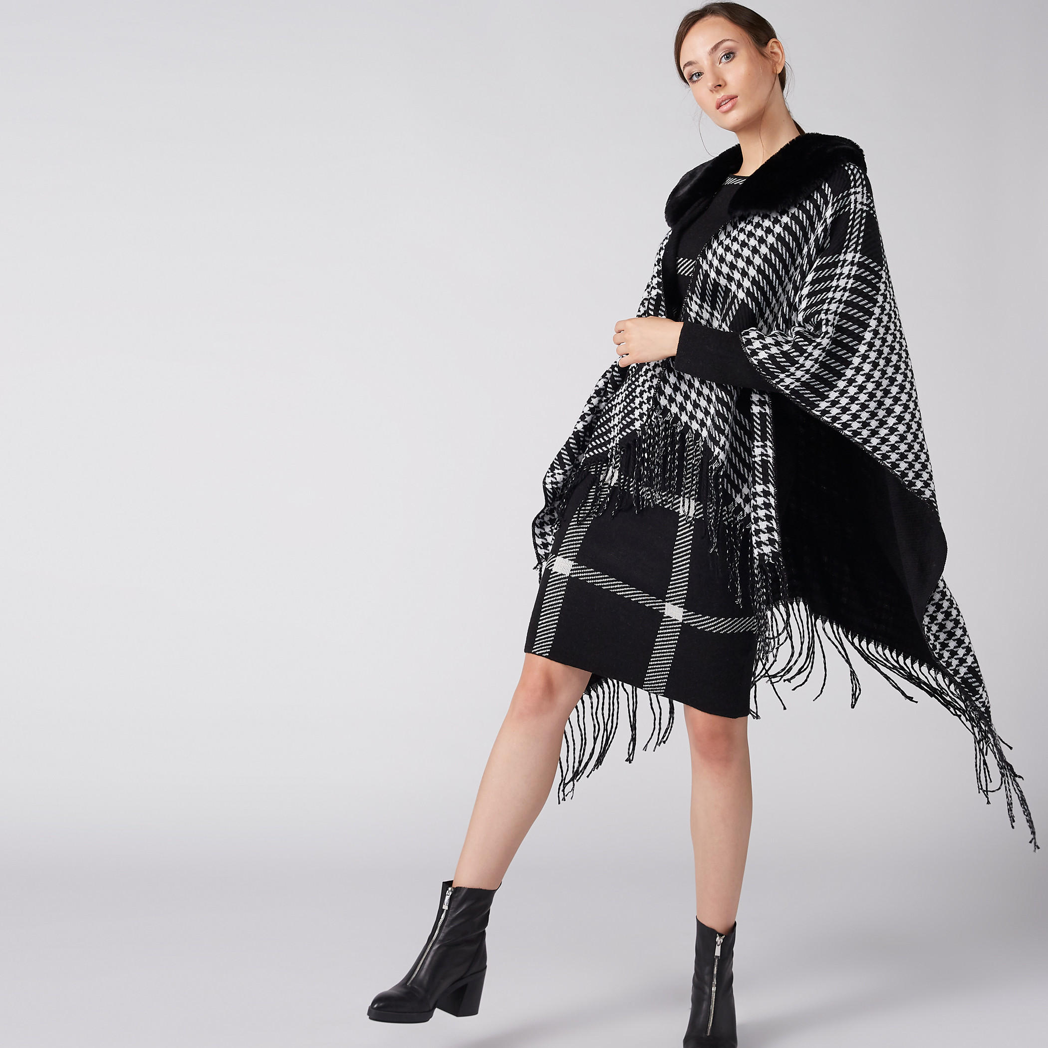 Chequered Midi Bodycon Dress with Zip Closure and Long Sleeves-women-clothing-dresses-image-2