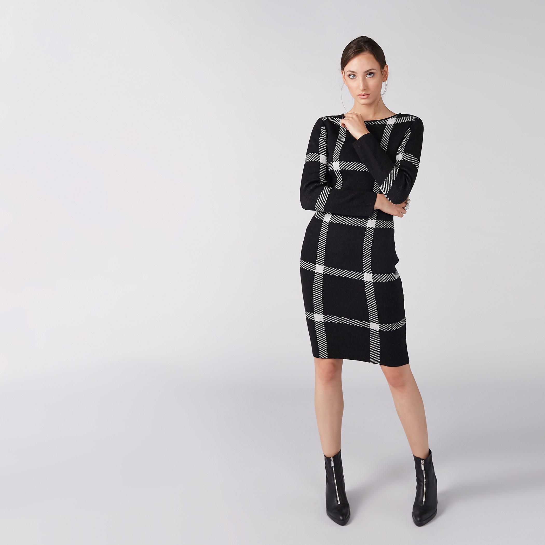 Chequered Midi Bodycon Dress with Zip Closure and Long Sleeves-women-clothing-dresses-image-4