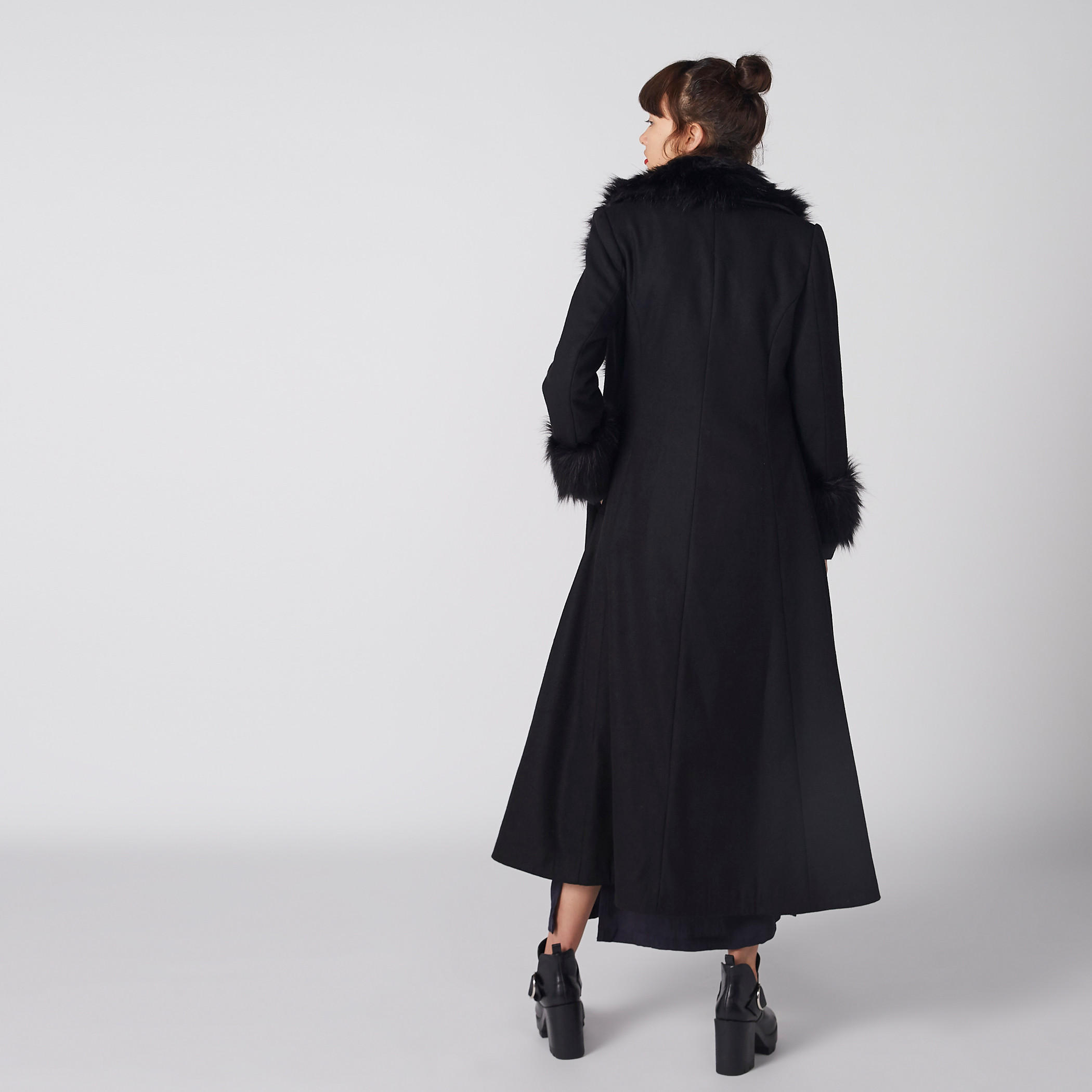 جاكيت طويل بأكمام طويلة وتفاصيل قطيفة-women-winterwear-coatsandjackets-jackets-image-8