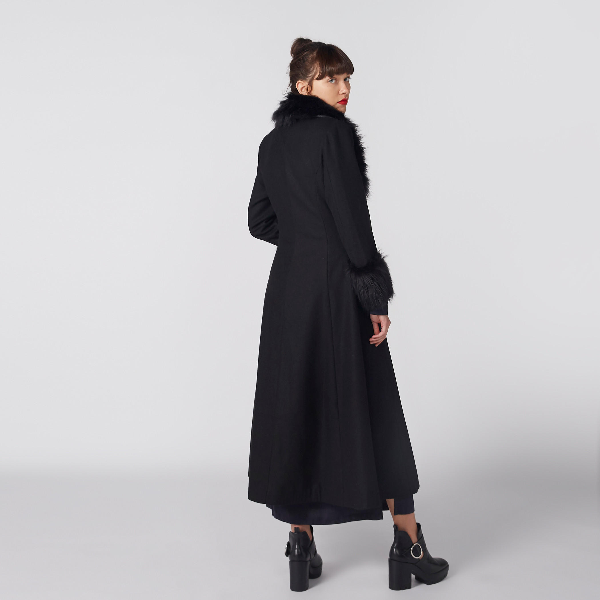 جاكيت طويل بأكمام طويلة وتفاصيل قطيفة-women-winterwear-coatsandjackets-jackets-image-9