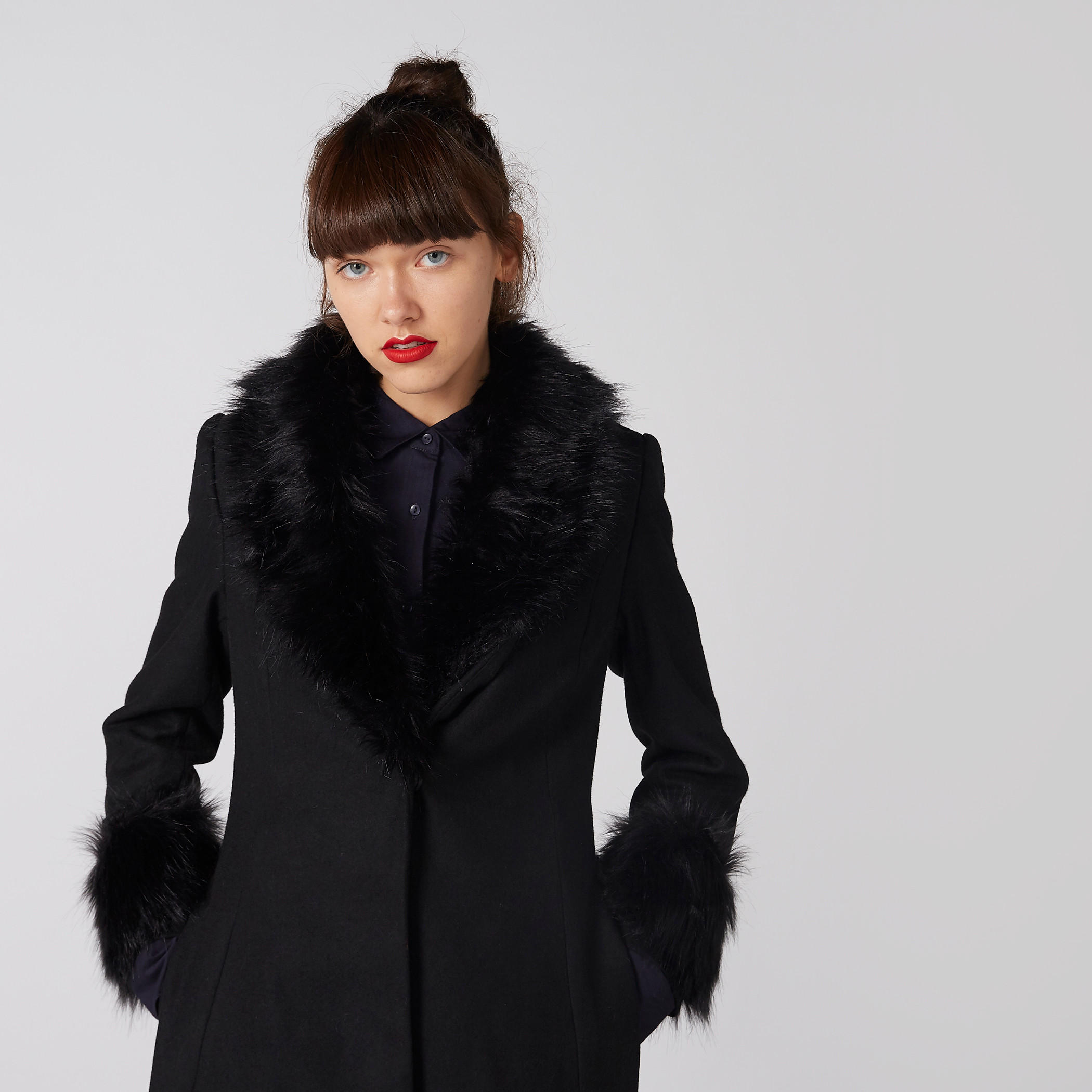 جاكيت طويل بأكمام طويلة وتفاصيل قطيفة-women-winterwear-coatsandjackets-jackets-image-10
