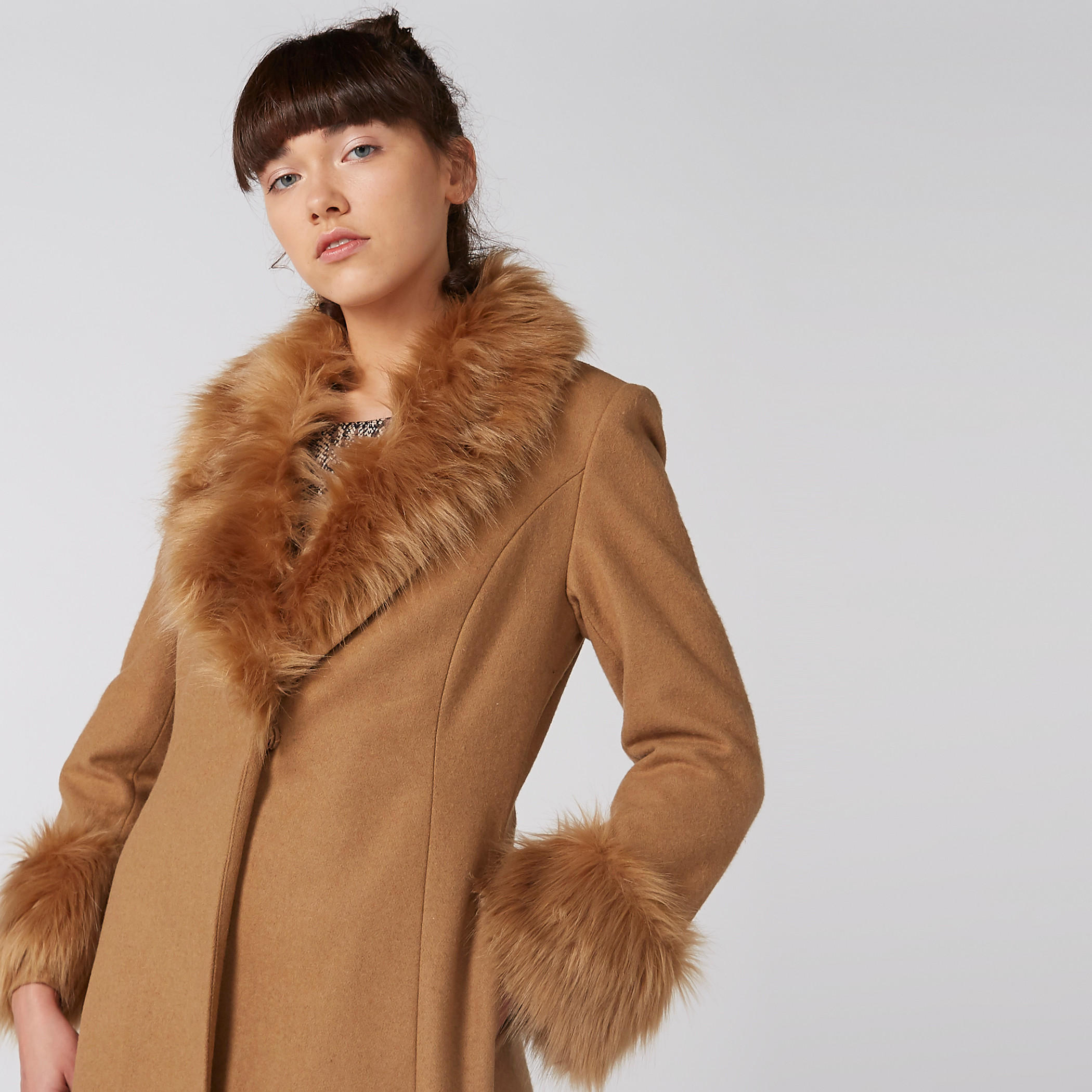 جاكيت طويل بأكمام طويلة وتفاصيل قطيفة-women-winterwear-coatsandjackets-jackets-image-1