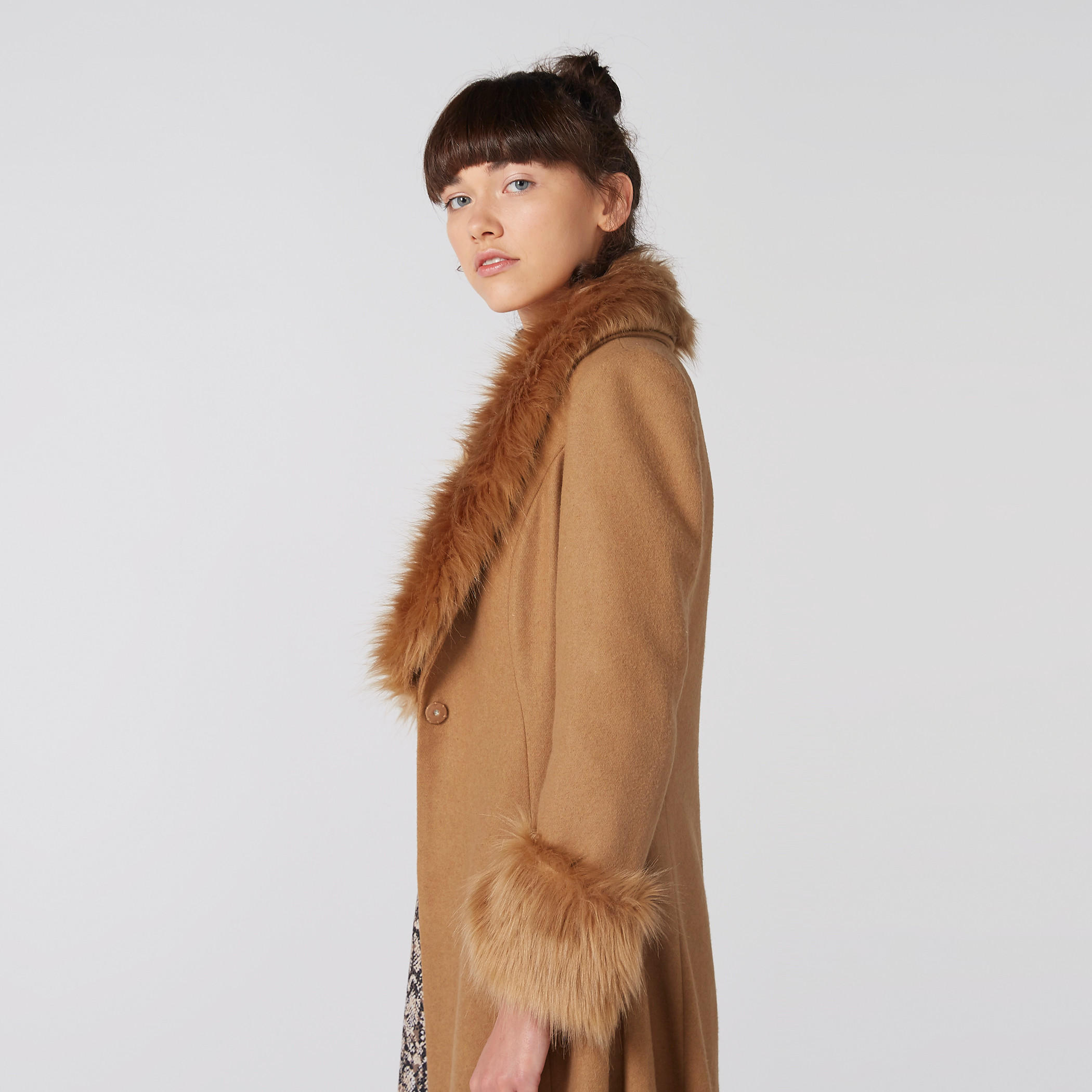 جاكيت طويل بأكمام طويلة وتفاصيل قطيفة-women-winterwear-coatsandjackets-jackets-image-5