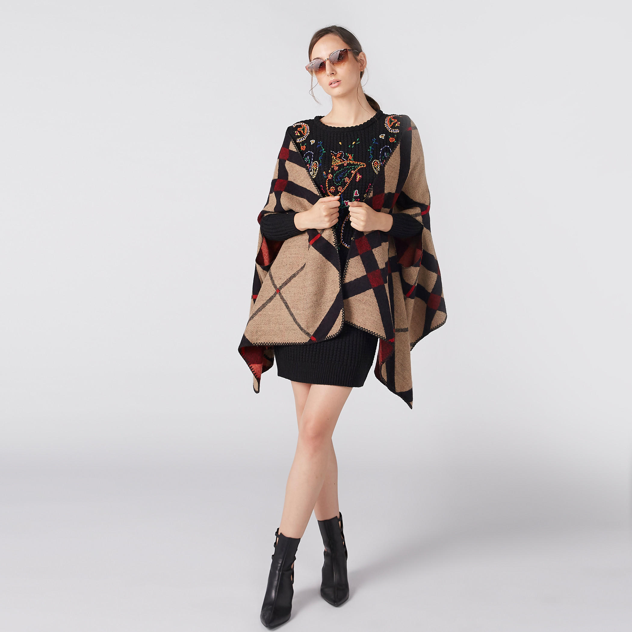 فستان بارز الملمس بقصّة ضيّقة وأكمام طويلة وتطريز-women-clothing-dresses-image-4