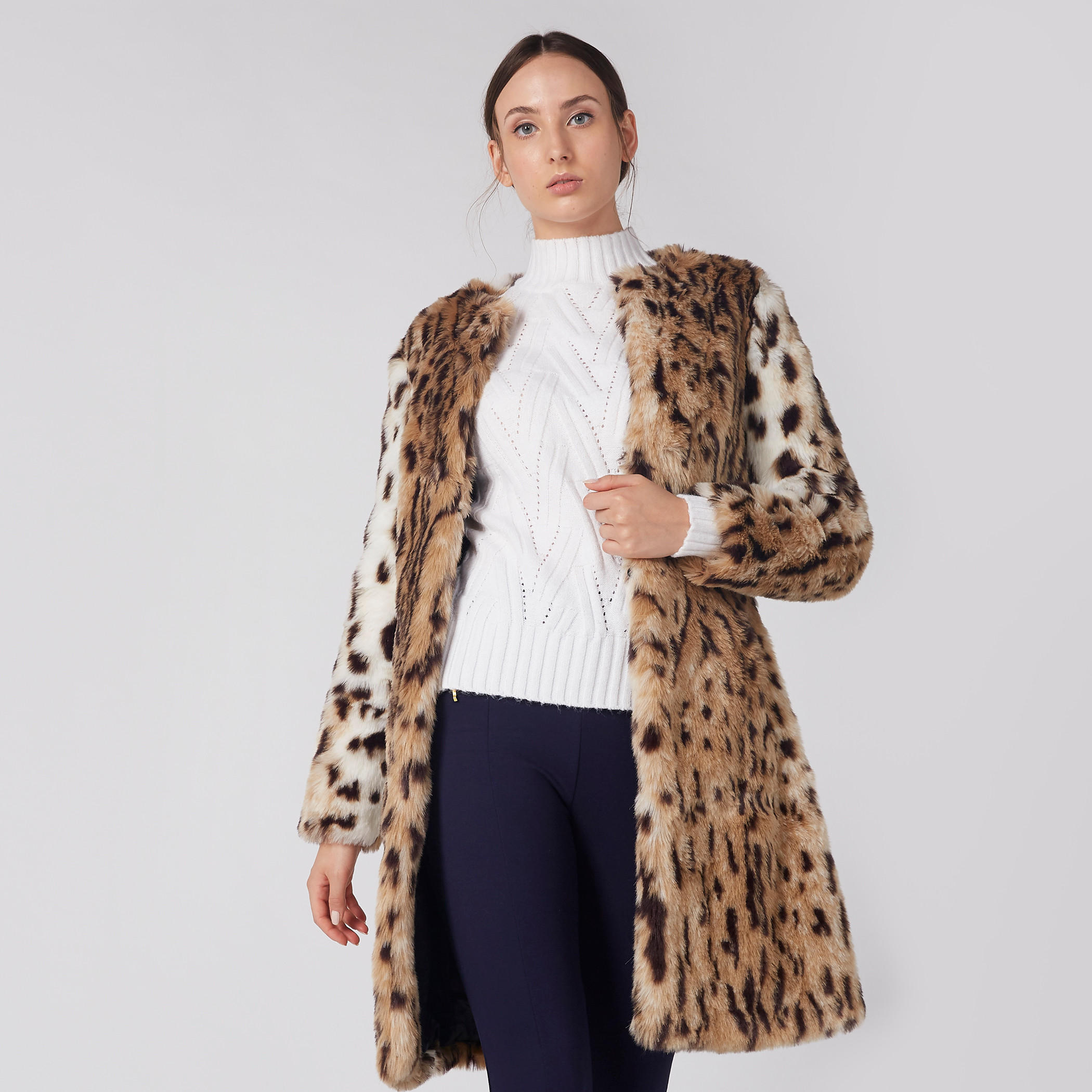 جاكيت بأكمام طويلة وتفاصيل قطيفة وجيوب وطبعات-women-winterwear-coatsandjackets-jackets-image-1