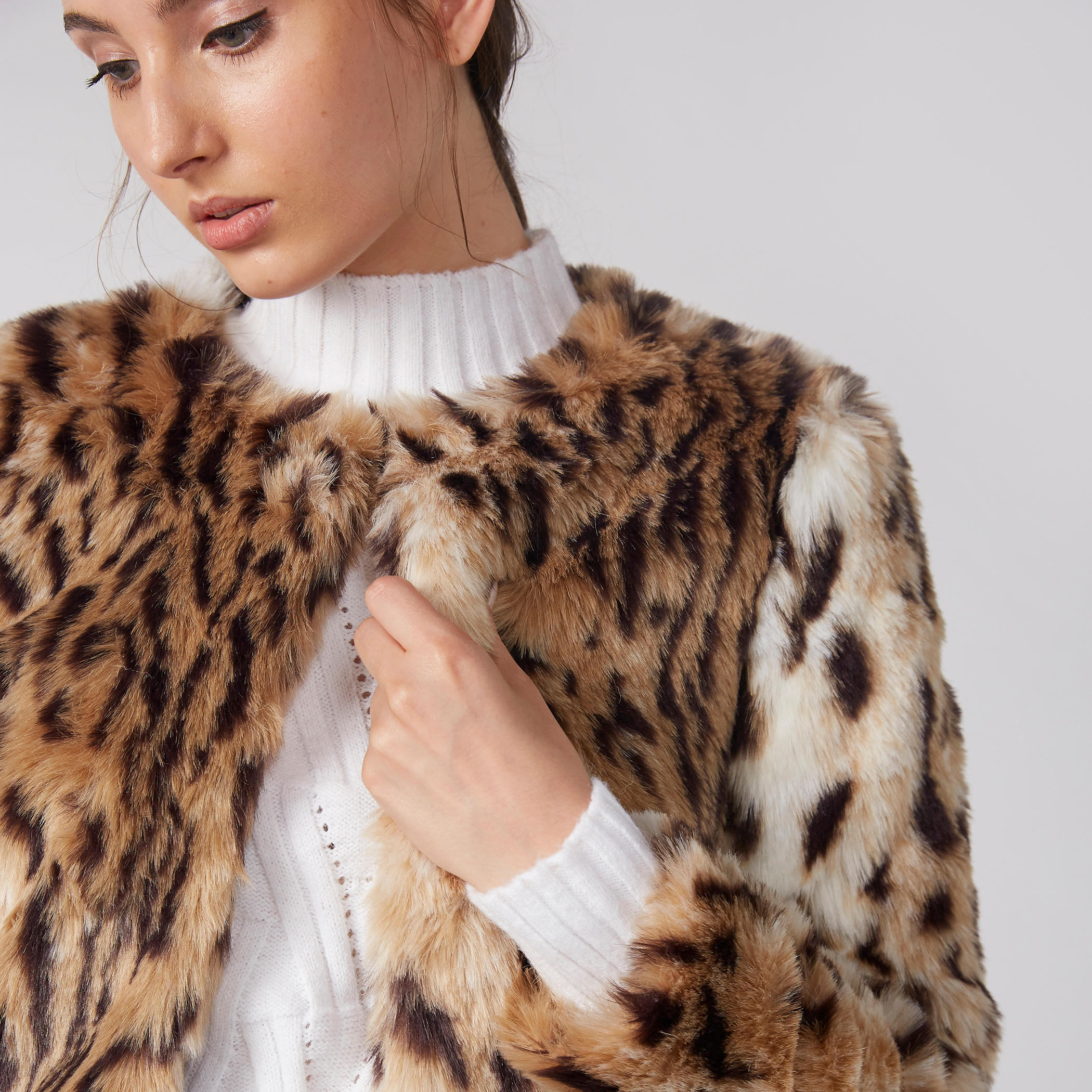 جاكيت بأكمام طويلة وتفاصيل قطيفة وجيوب وطبعات-women-winterwear-coatsandjackets-jackets-image-2
