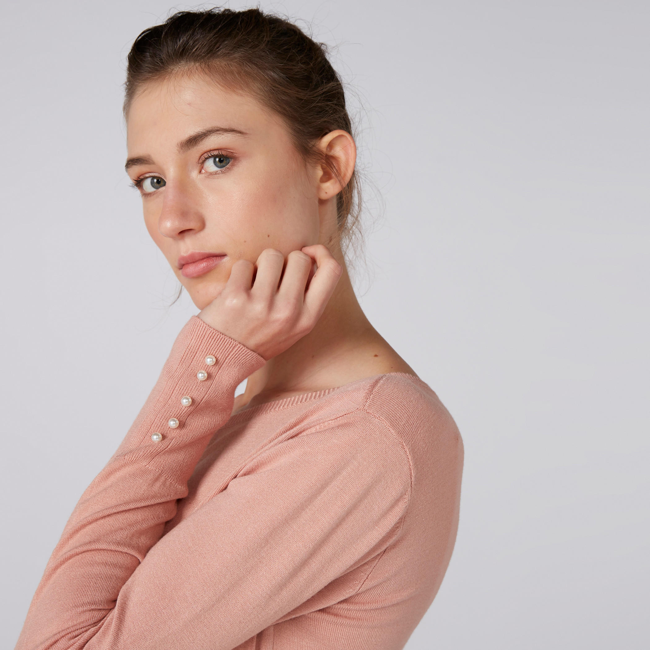 كنزة بأكمام طويلة وياقة مستديرة وتفاصيل لؤلؤ-women-clothing-cardigansandjumpers-jumpers-image-7