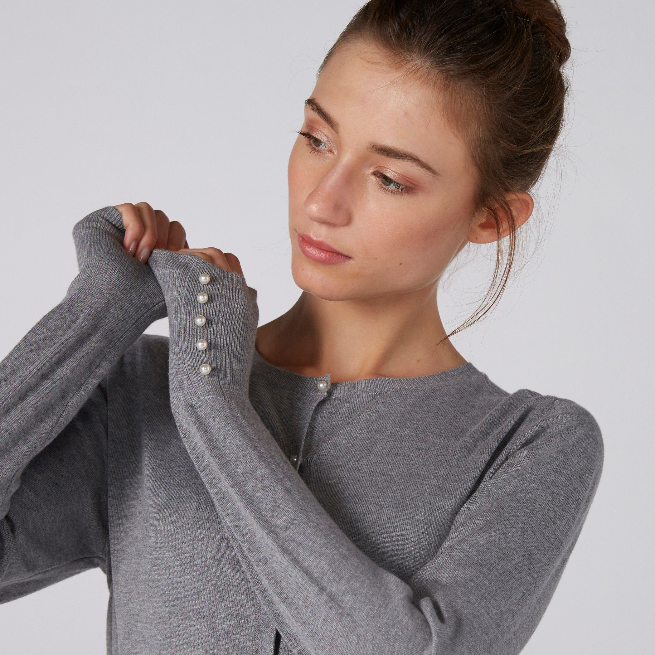 كنزة بأكمام طويلة وياقة مستديرة وتفاصيل لؤلؤ-women-clothing-cardigansandjumpers-jumpers-image-11