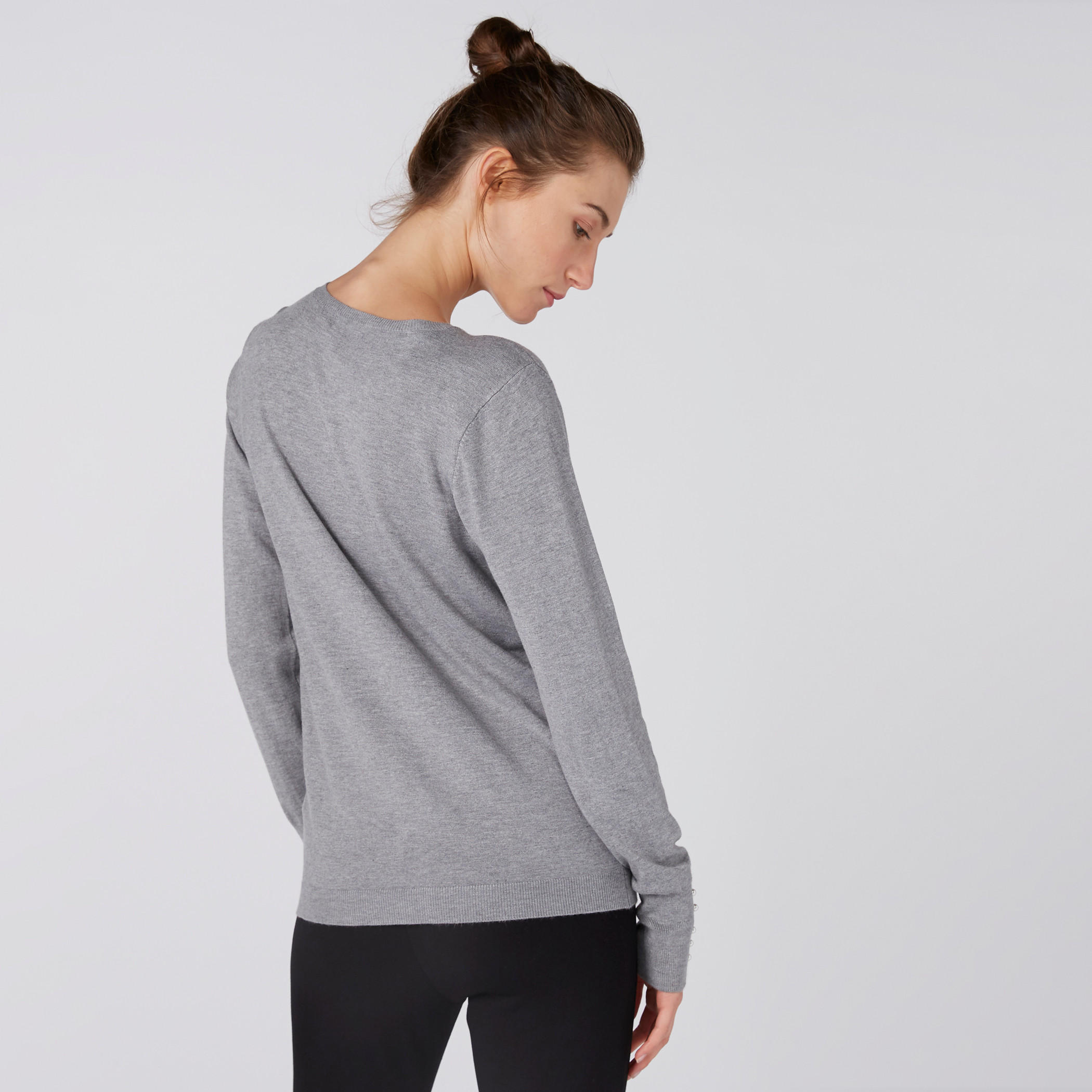 كنزة بأكمام طويلة وياقة مستديرة وتفاصيل لؤلؤ-women-clothing-cardigansandjumpers-jumpers-image-13