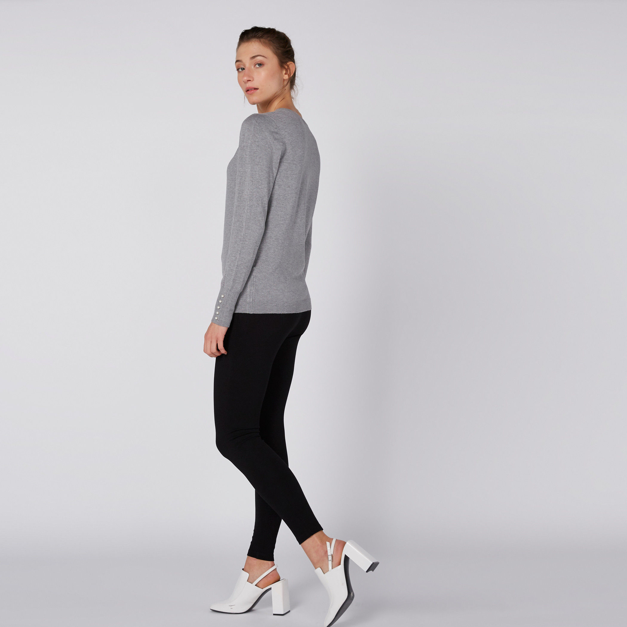 كنزة بأكمام طويلة وياقة مستديرة وتفاصيل لؤلؤ-women-clothing-cardigansandjumpers-jumpers-image-14