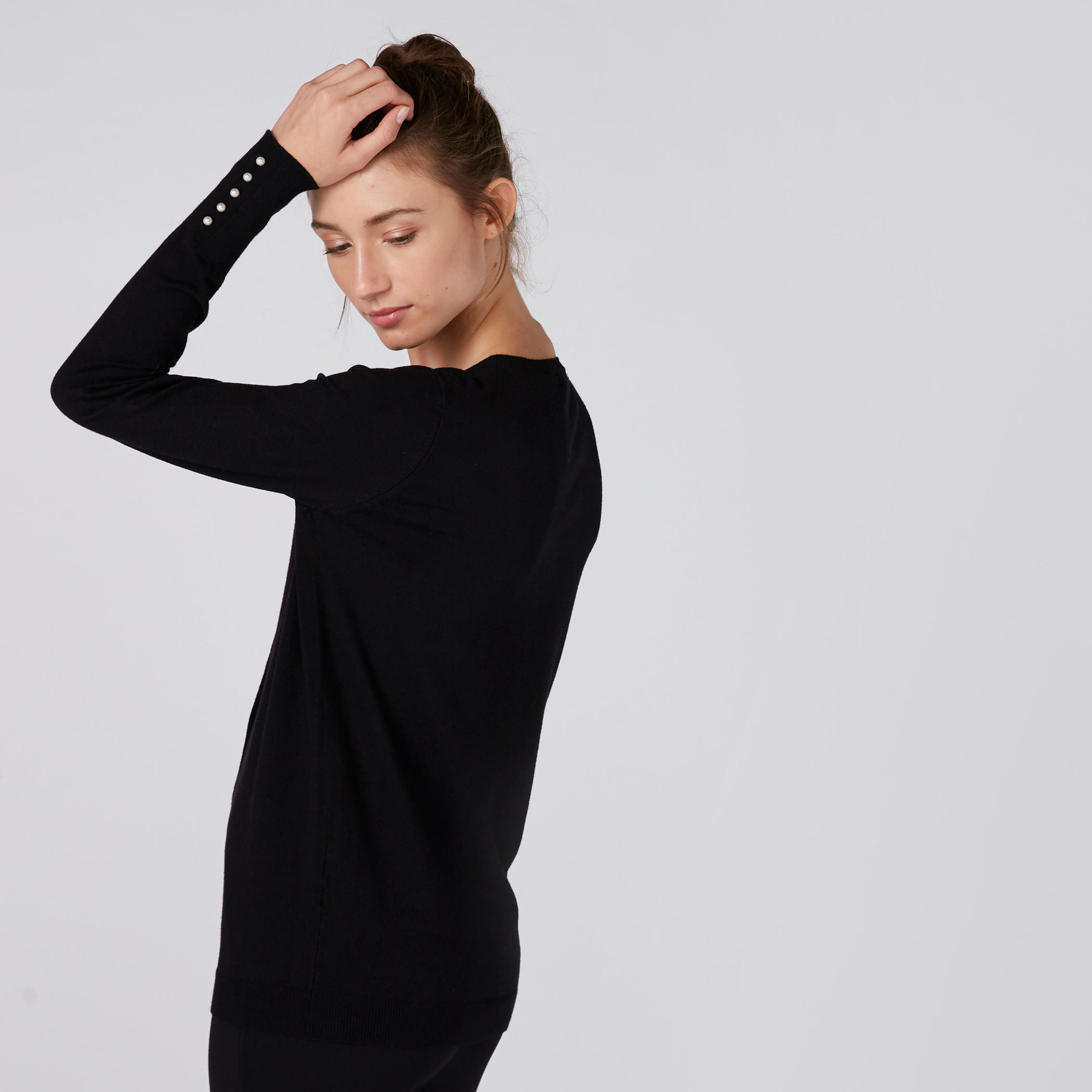 كنزة بأكمام طويلة وياقة مستديرة وتفاصيل لؤلؤ-women-clothing-cardigansandjumpers-jumpers-image-3