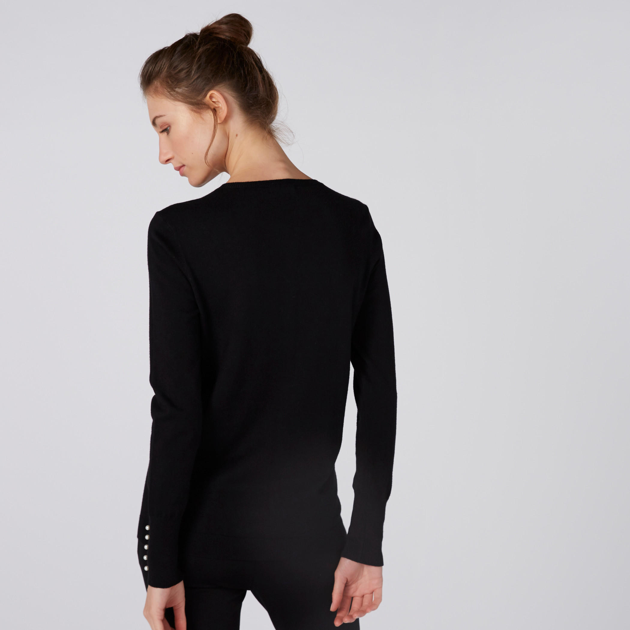 كنزة بأكمام طويلة وياقة مستديرة وتفاصيل لؤلؤ-women-clothing-cardigansandjumpers-jumpers-image-4