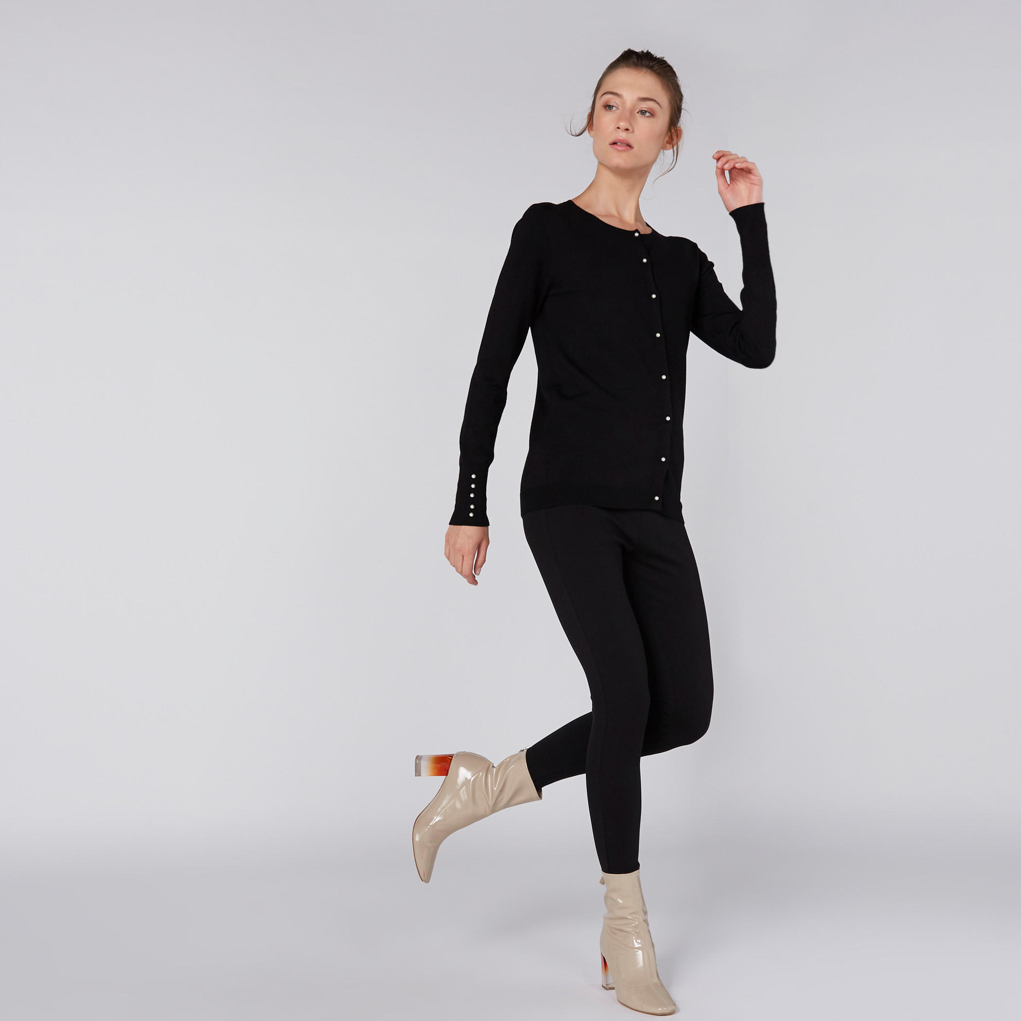 كنزة بأكمام طويلة وياقة مستديرة وتفاصيل لؤلؤ-women-clothing-cardigansandjumpers-jumpers-image-5