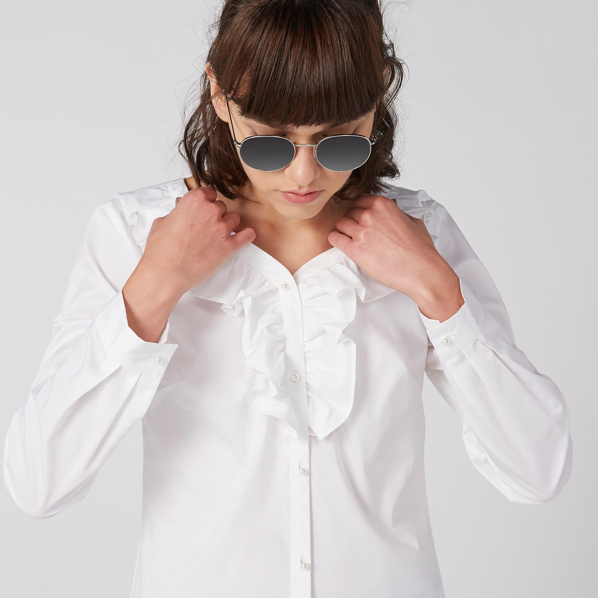 قميص بأكمام طويلة وتفاصيل كشكش ووصلة أزرار كاملة-women-clothing-shirtsandblouses-shirts-image-2