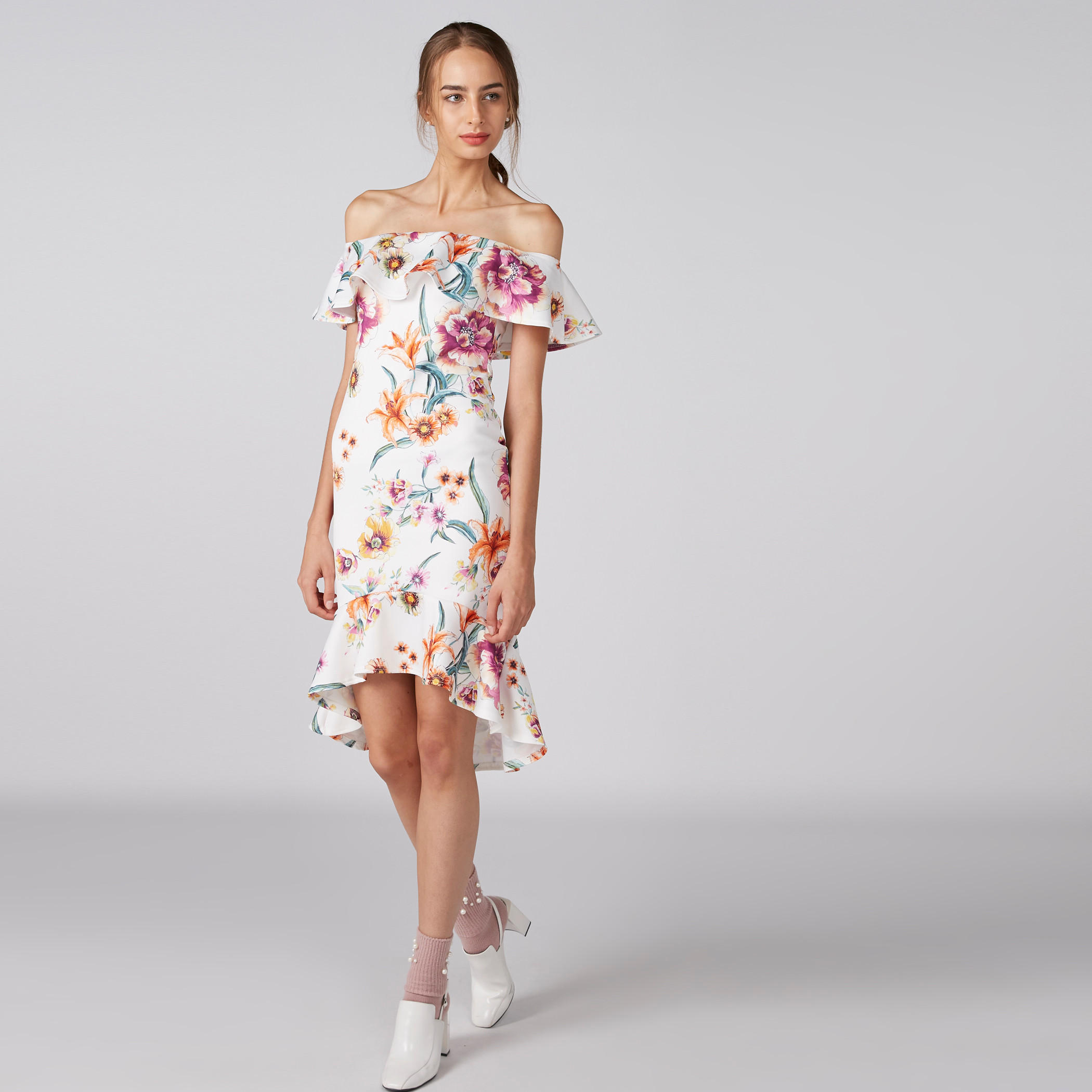 فستان متوسط الطول بأكتاف مكشوفة وحوّاف غير مستوية وطبعات أزهار-women-clothing-dresses-image-1