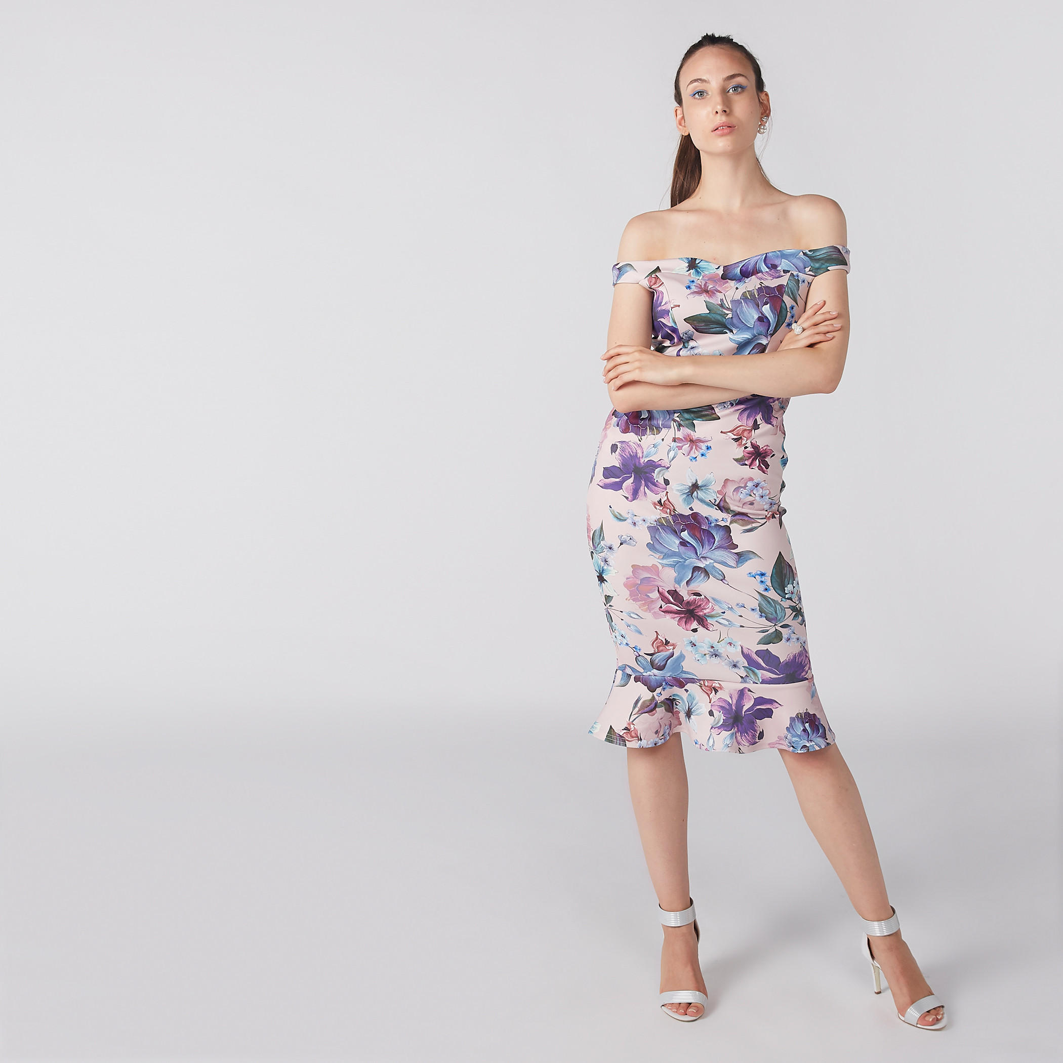 فستان متوسط الطول بتفاصيل كشكش وطبعات أزهار-women-clothing-dresses-image-1