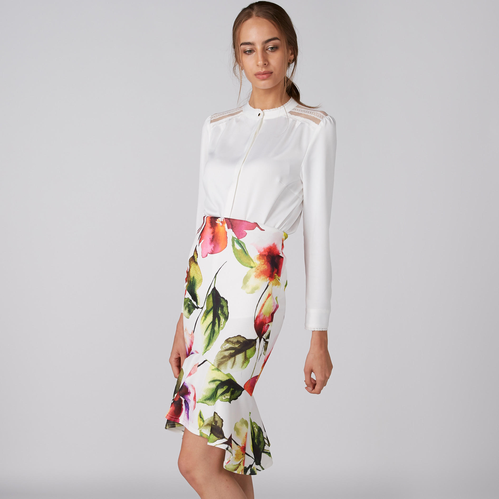 تنورة متوسطة الطول بتفاصيل كشكش وطبعات أزهار-women-clothing-bottoms-skirts-image-1