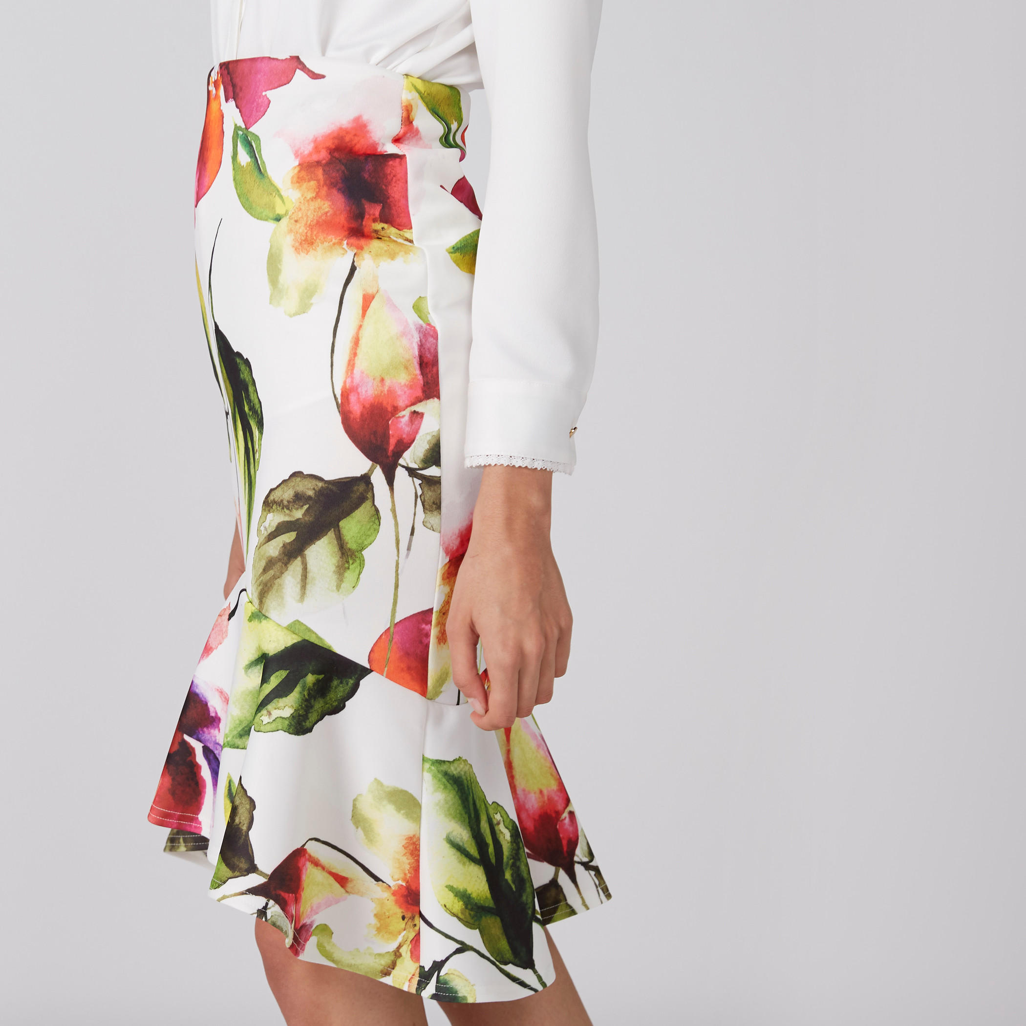 تنورة متوسطة الطول بتفاصيل كشكش وطبعات أزهار-women-clothing-bottoms-skirts-image-4