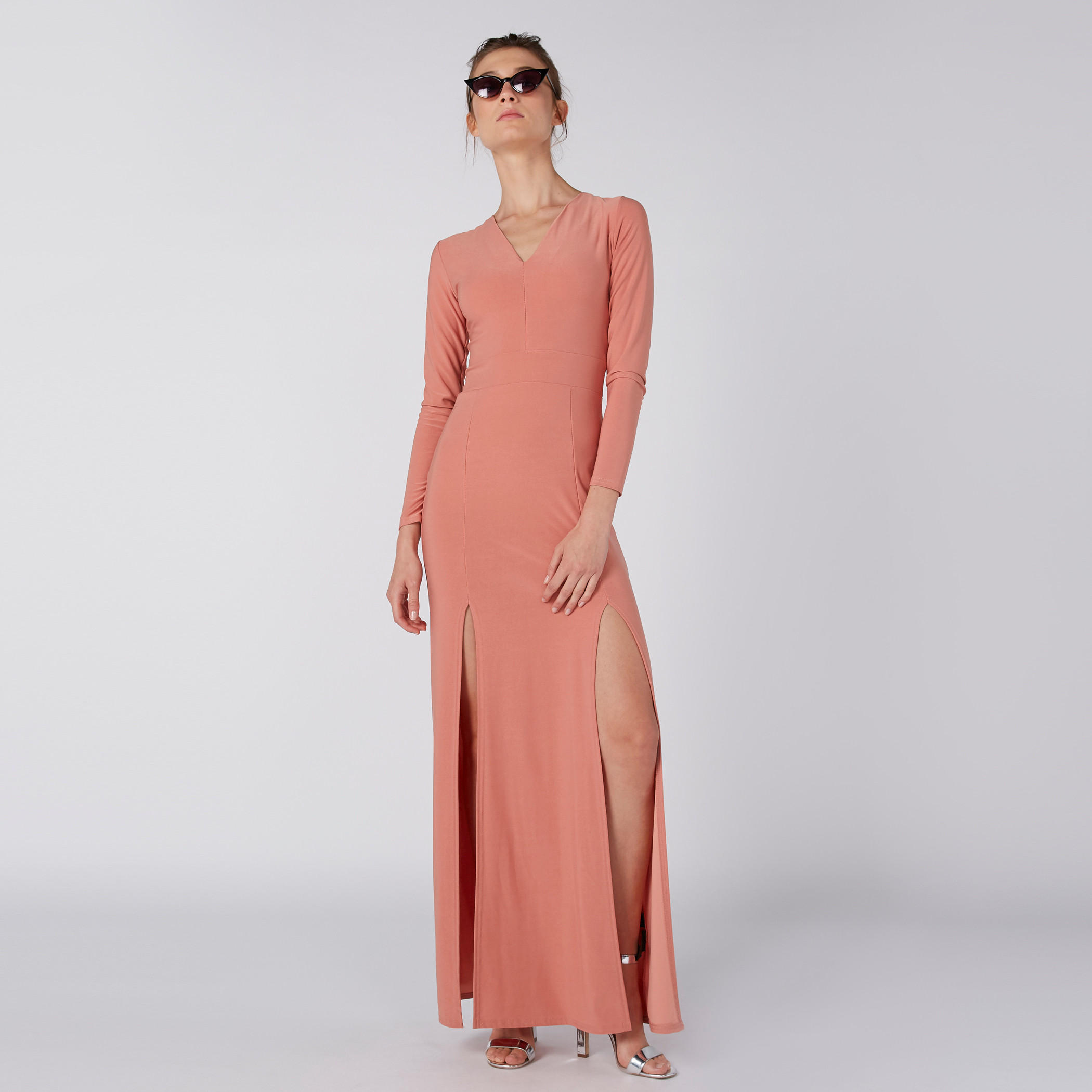 فستان ماكسي إيه لاين بأكمام طويلة وفتحات وياقة V-women-clothing-dresses-image-1