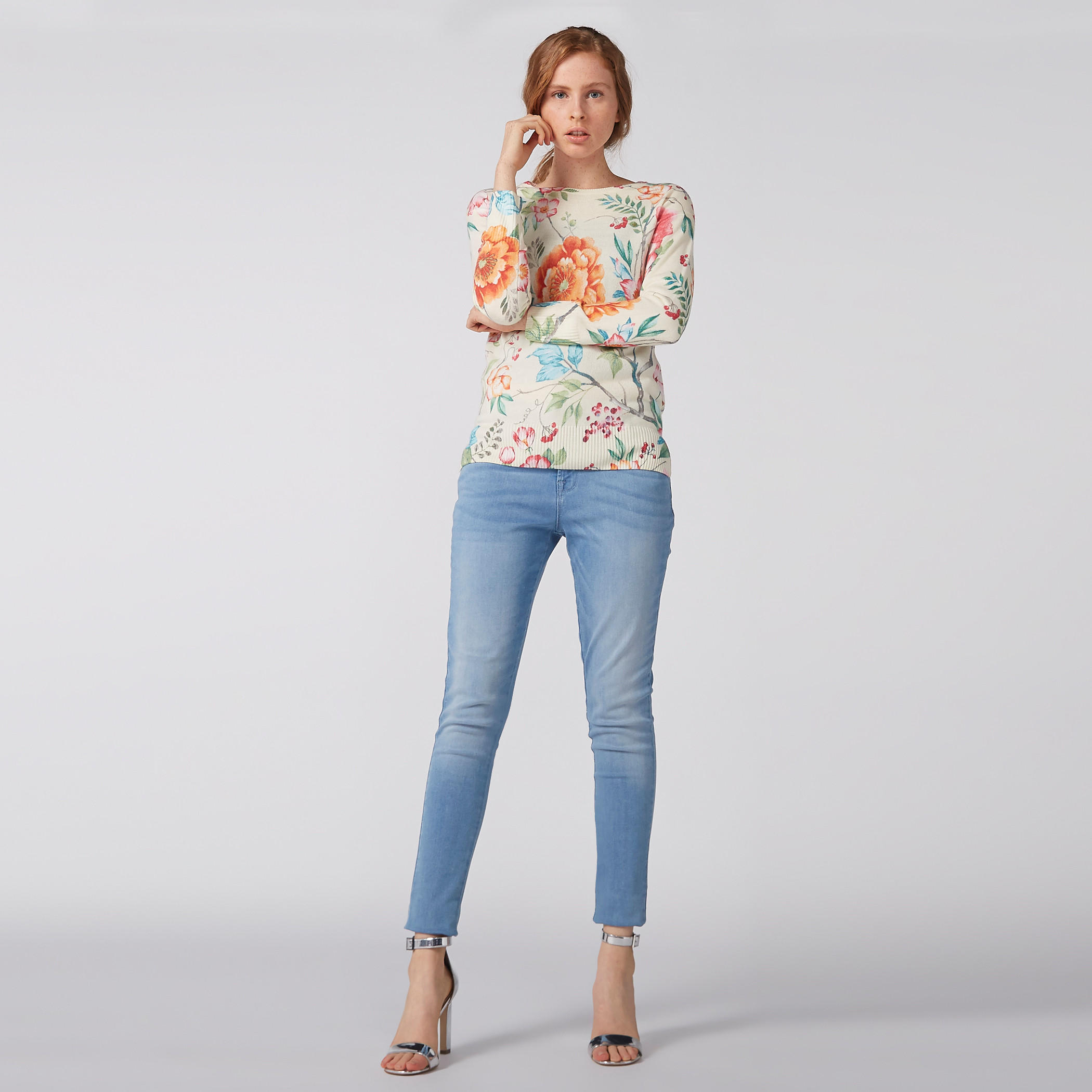 بلوزة بطبعات زهرية وأكمام طويلة وطرف متفاوت الأطوال-women-clothing-shirtsandblouses-blouses-image-3