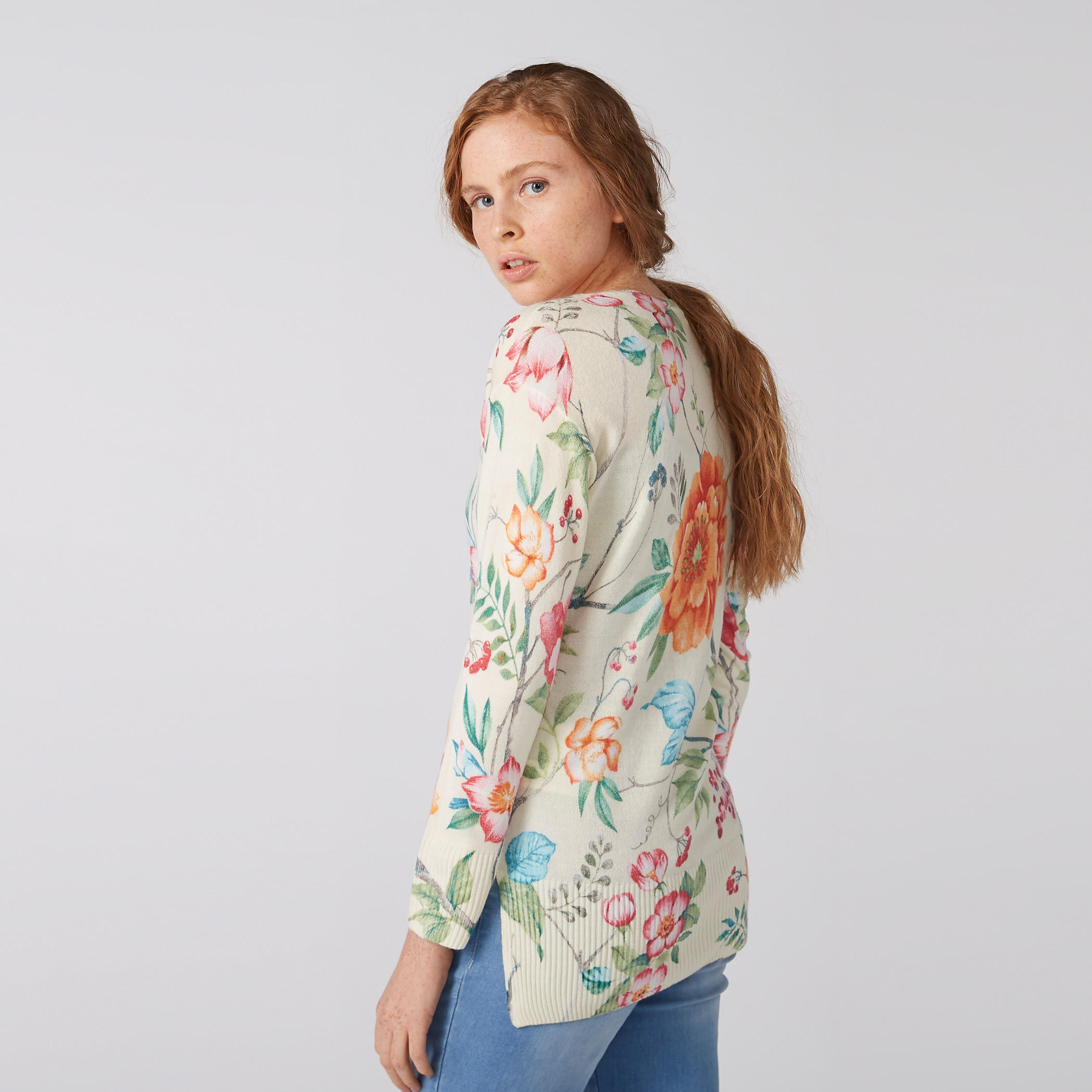 بلوزة بطبعات زهرية وأكمام طويلة وطرف متفاوت الأطوال-women-clothing-shirtsandblouses-blouses-image-4