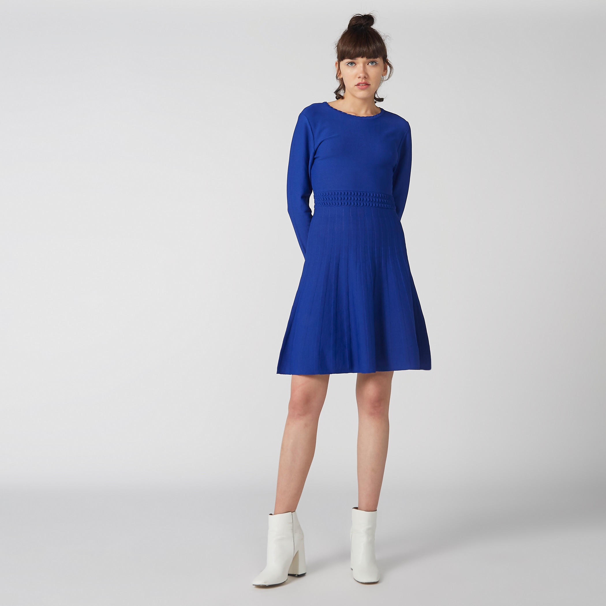 فستان قصير بارز الملمس بياقة مستديرة وأكمام طويلة-women-clothing-dresses-image-3