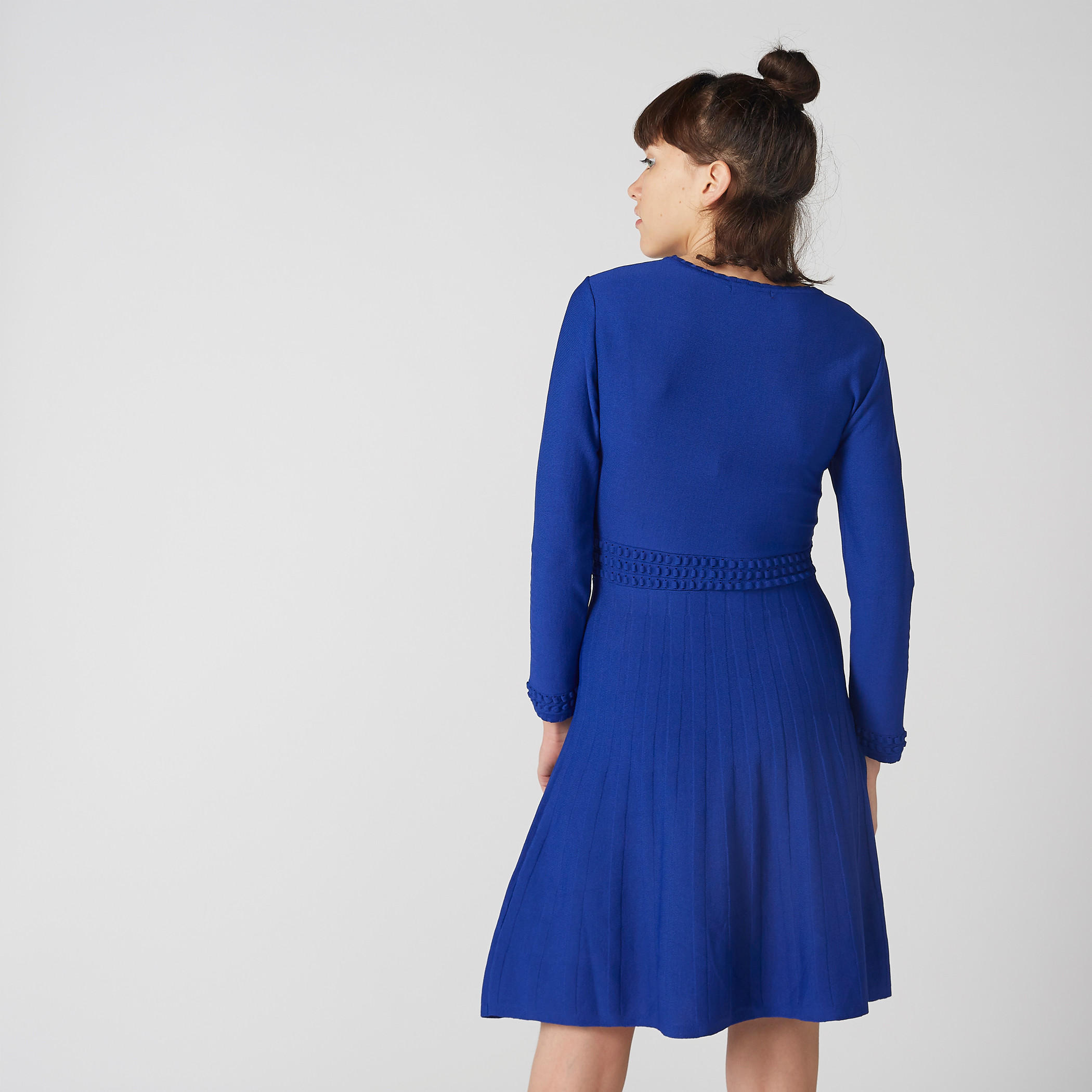 فستان قصير بارز الملمس بياقة مستديرة وأكمام طويلة-women-clothing-dresses-image-4
